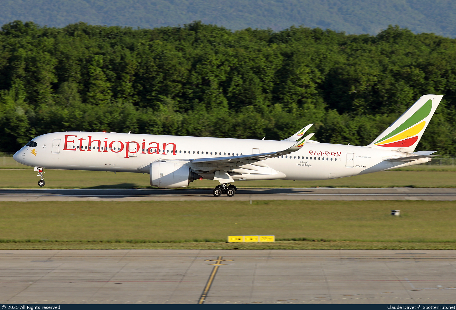 Photo of ET-AWN - Airbus A350-941 operated by Ethiopian Airlines