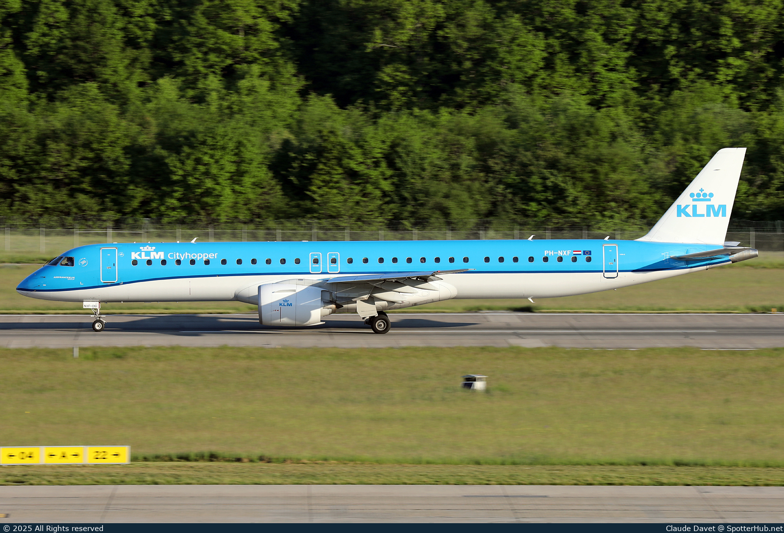 Photo of PH-NXF - Embraer ERJ-195-E2 operated by KLM Cityhopper