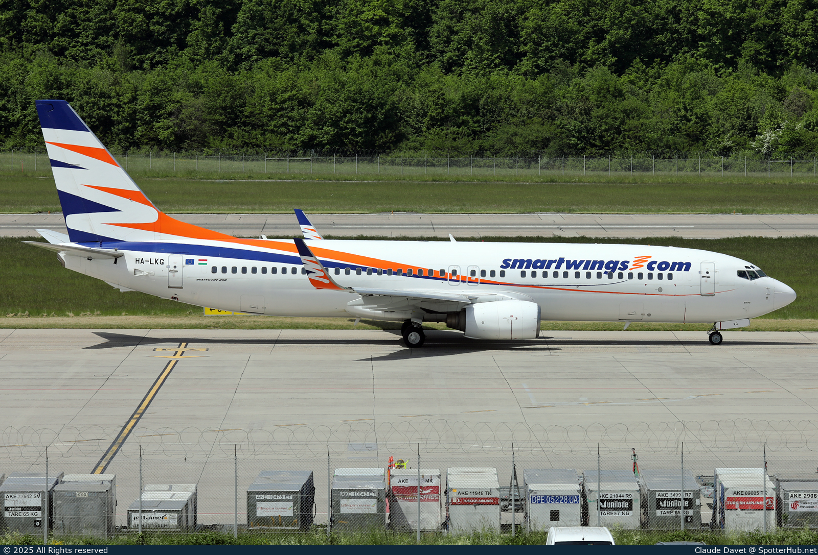 Photo of HA-LKG - Boeing 737-8CX operated by SmartWings Hungary
