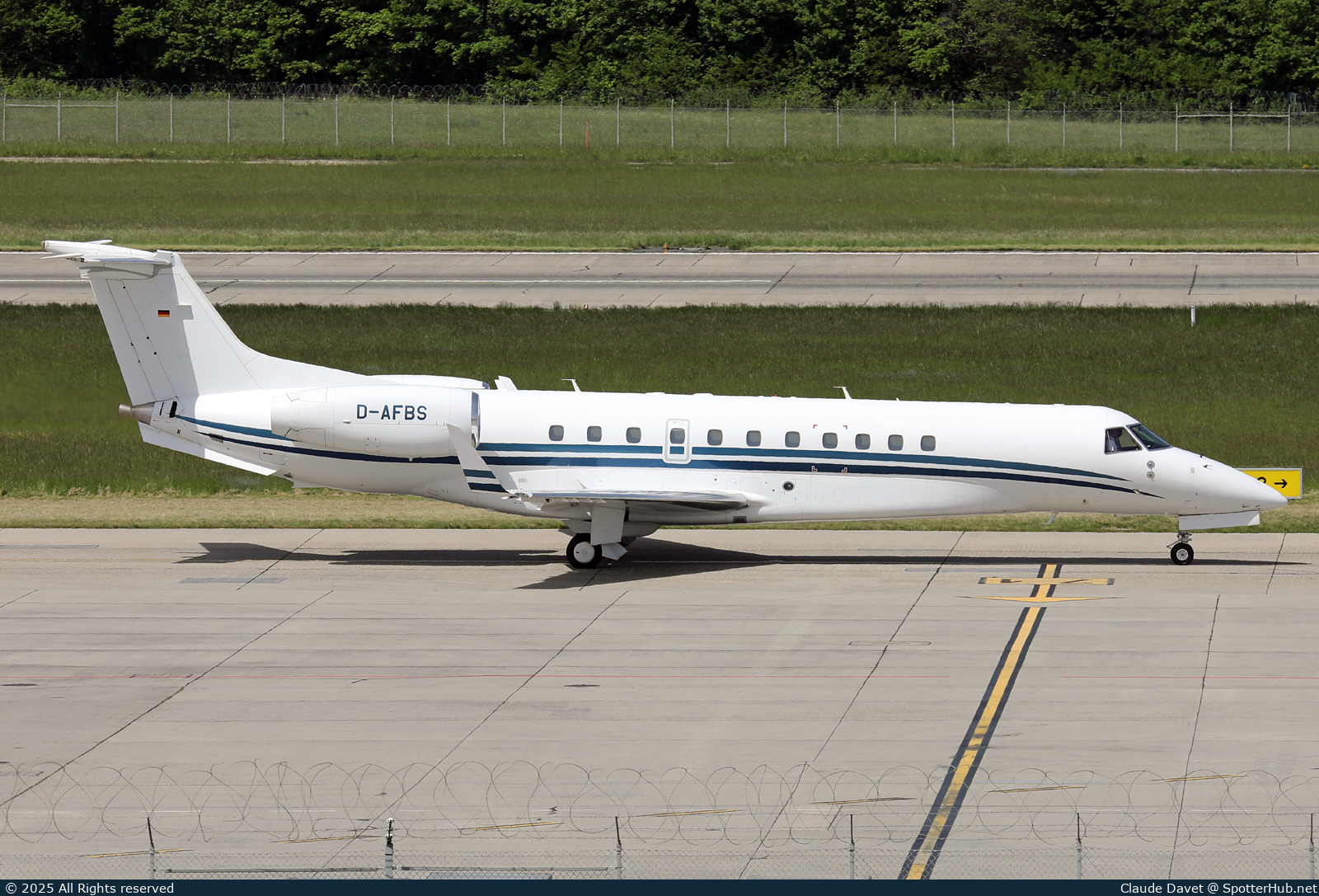 Photo of D-AFBS - Embraer Legacy 650E operated by VistaJet Germany