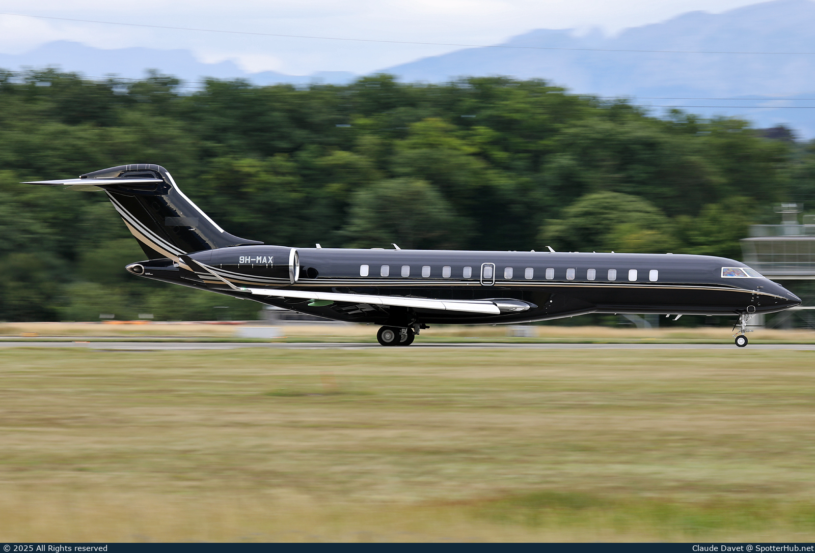 Photo of 9H-MAX - Bombardier Global 7500 operated by AstonJet Malta