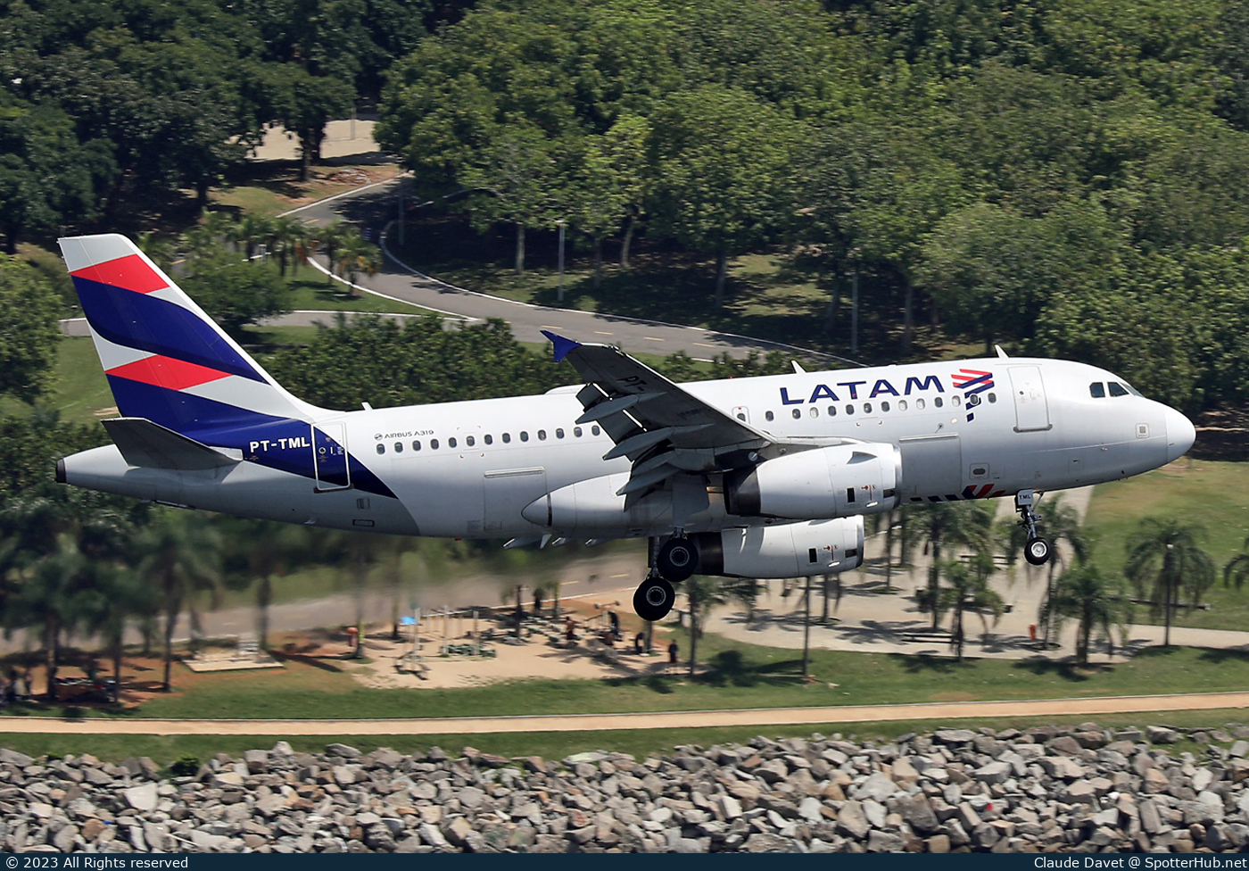 Photo of PT-TML - Airbus A319-132 operated by LATAM Airlines Brasil