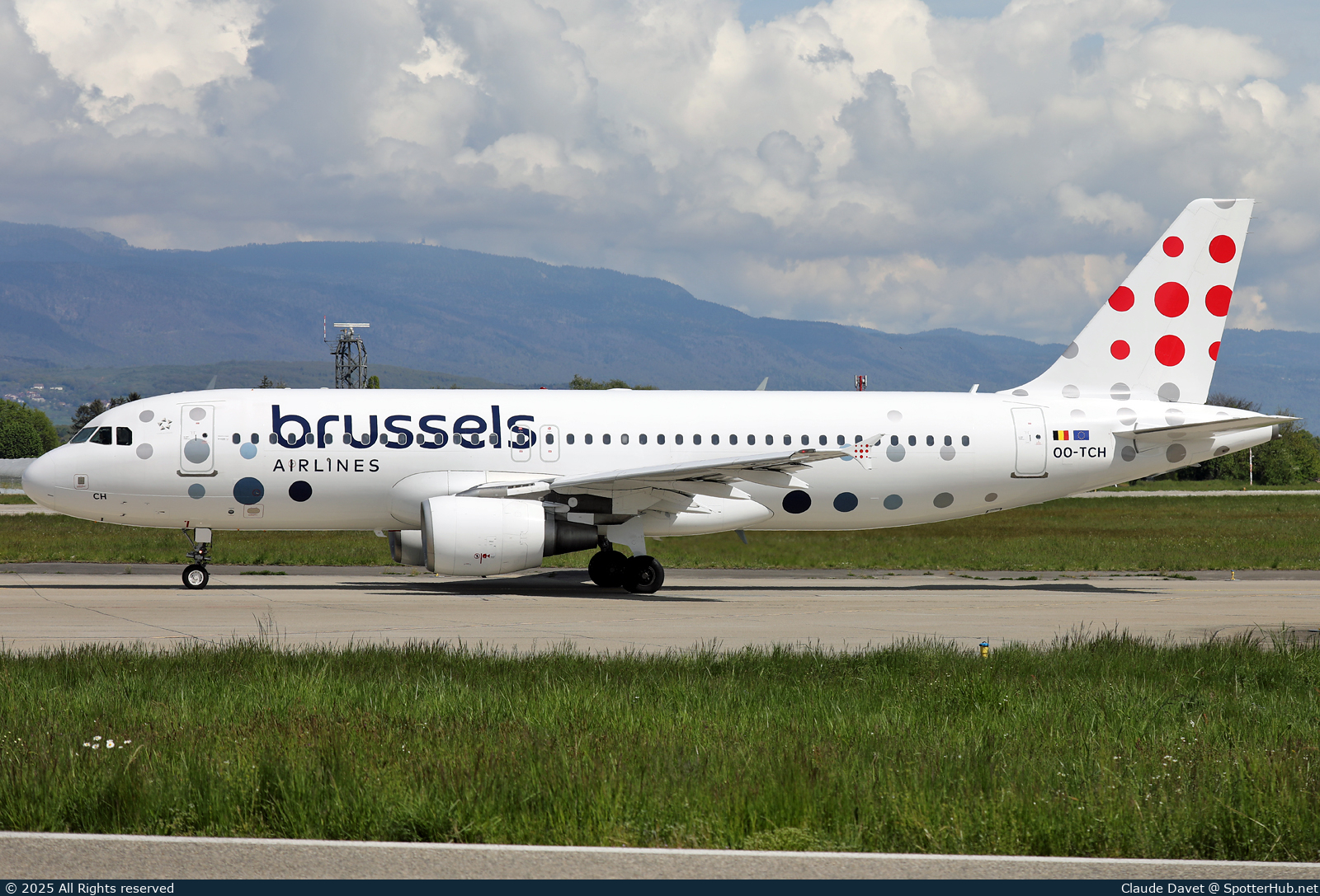 Photo of OO-TCH - Airbus A320-214 operated by Brussels Airlines
