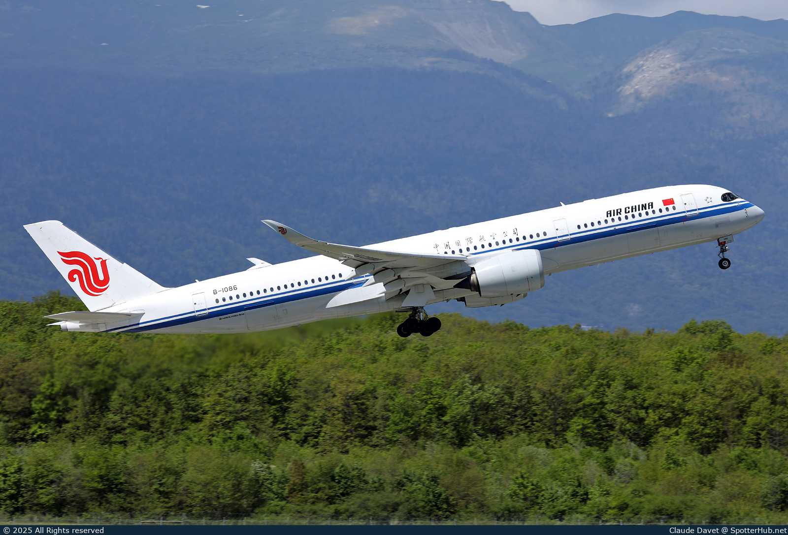 Photo of B-1086 - Airbus A350-941 operated by Air China