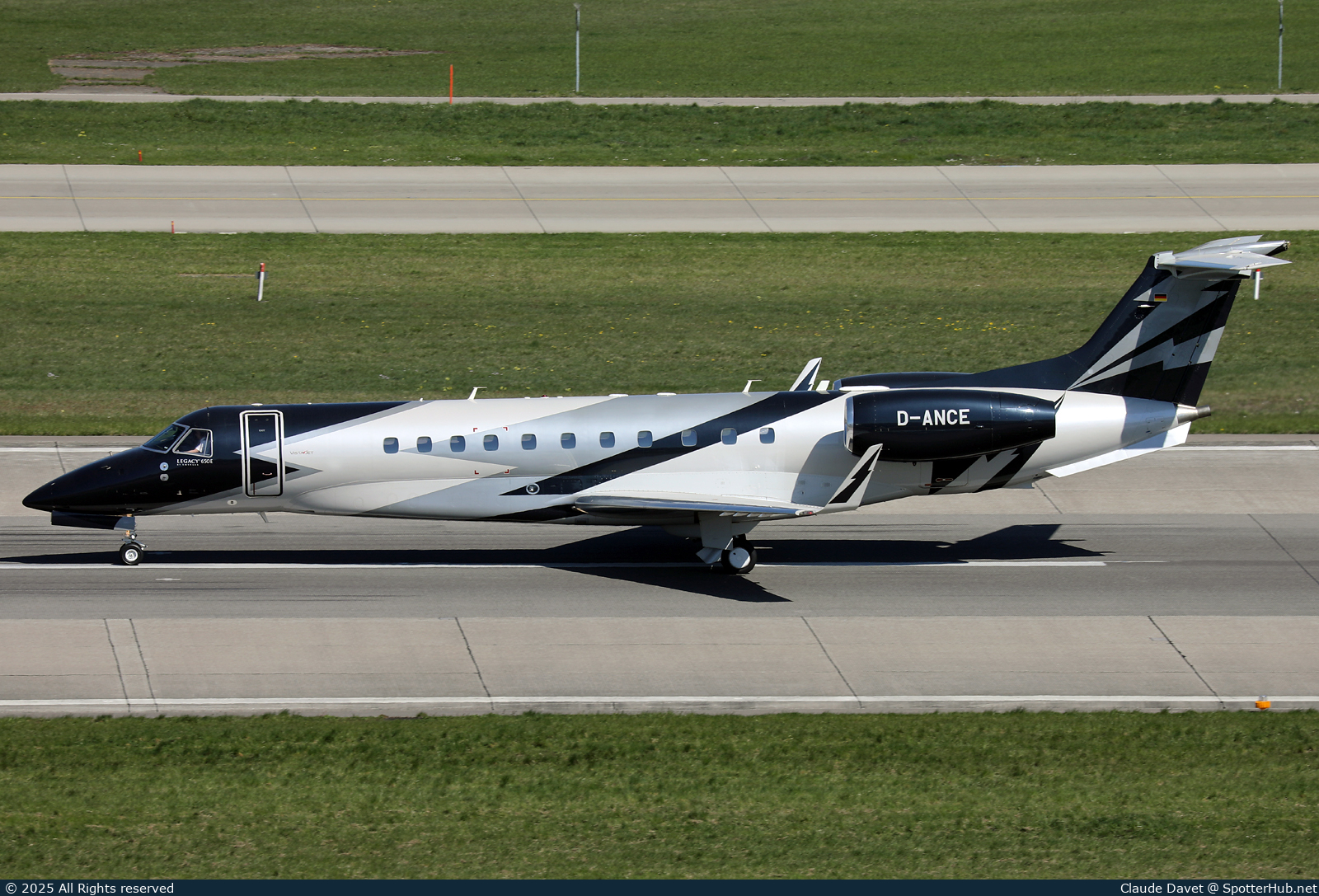 Photo of D-ANCE - Embraer Legacy 650E operated by VistaJet Germany