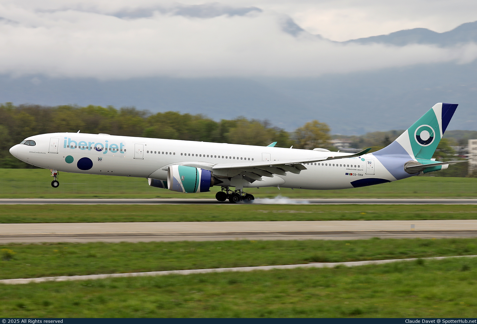 Photo of CS-TKH - Airbus A330-941 operated by Iberojet