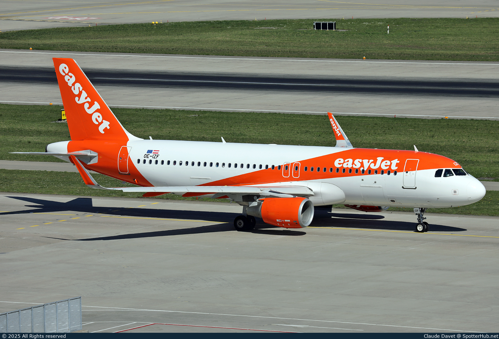 Photo of OE-IZF - Airbus A320-214 operated by easyJet Europe