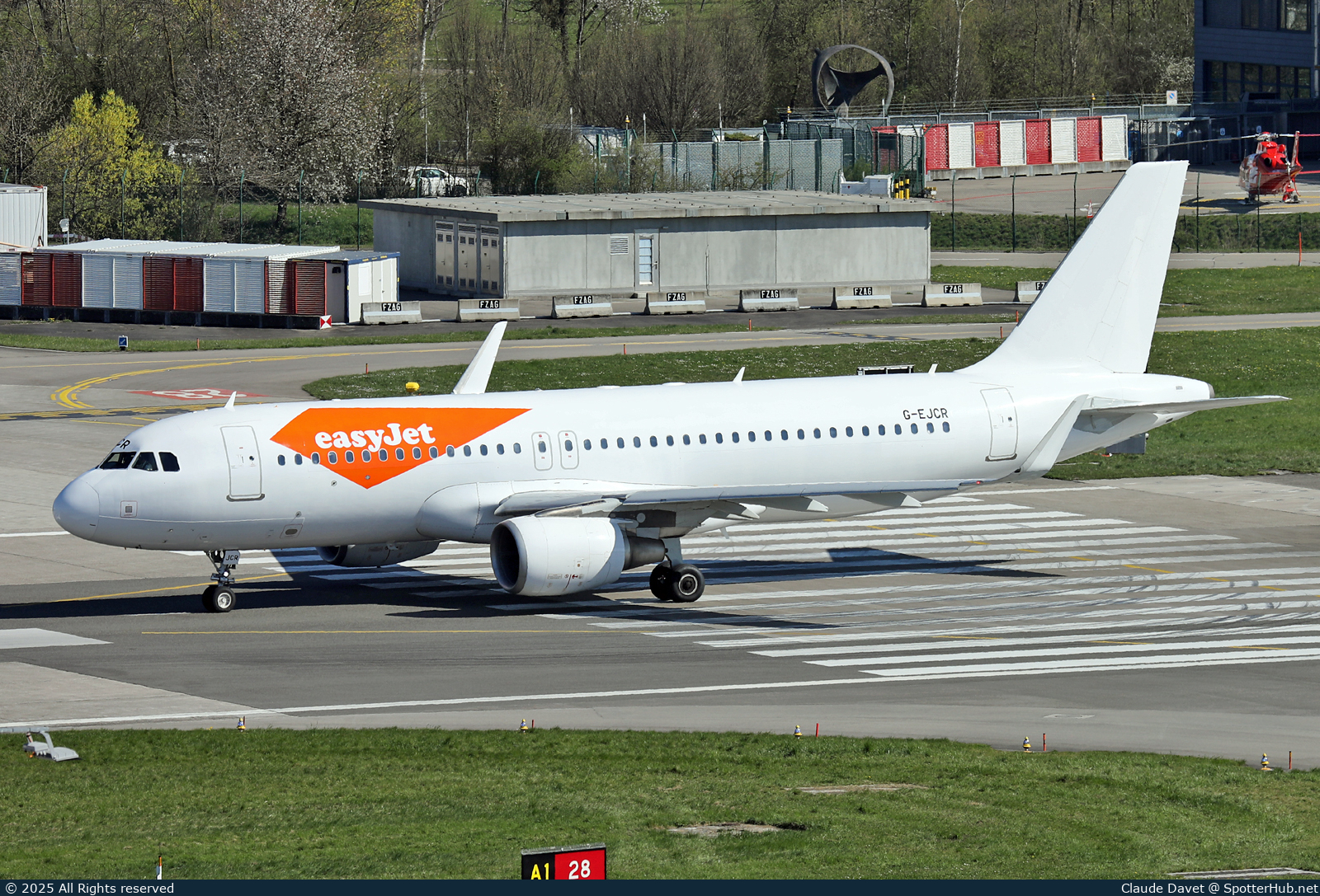 Photo of G-EJCR - Airbus A320-214 operated by easyJet