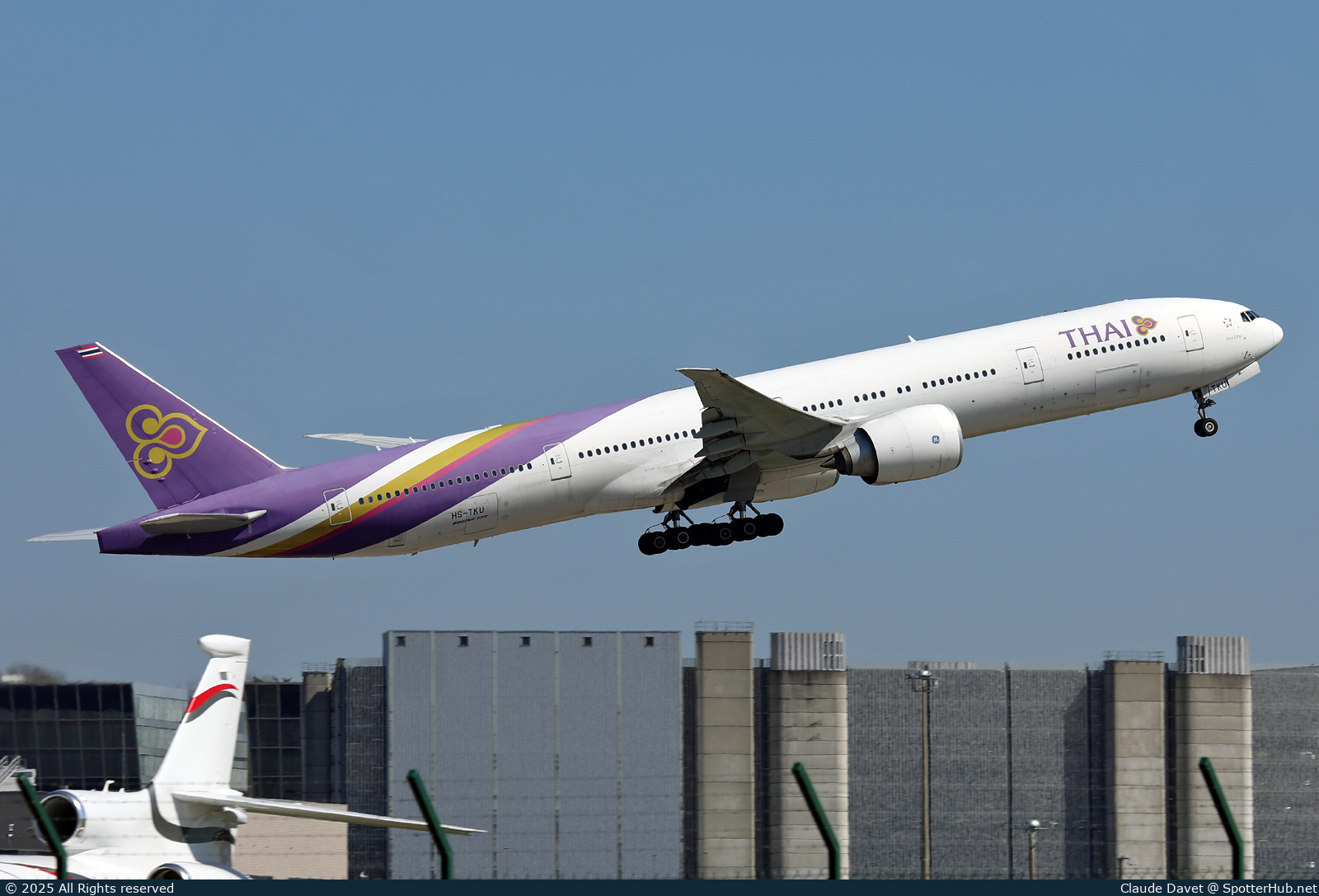 Photo of HS-TKU - Boeing 777-3D7(ER) operated by Thai Airways International