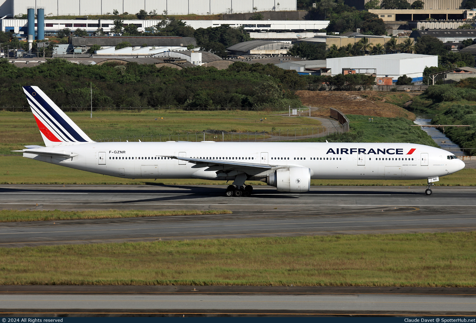 Photo of F-GZNR - Boeing 777-328(ER) operated by Air France
