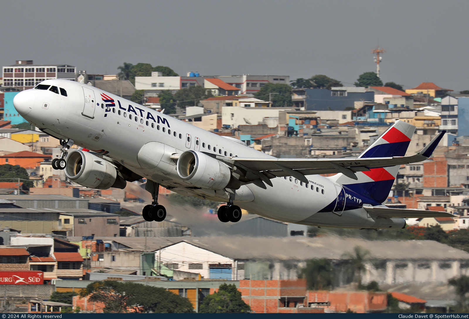 Photo of PR-TYP - Airbus A320-214 operated by LATAM Airlines Brasil