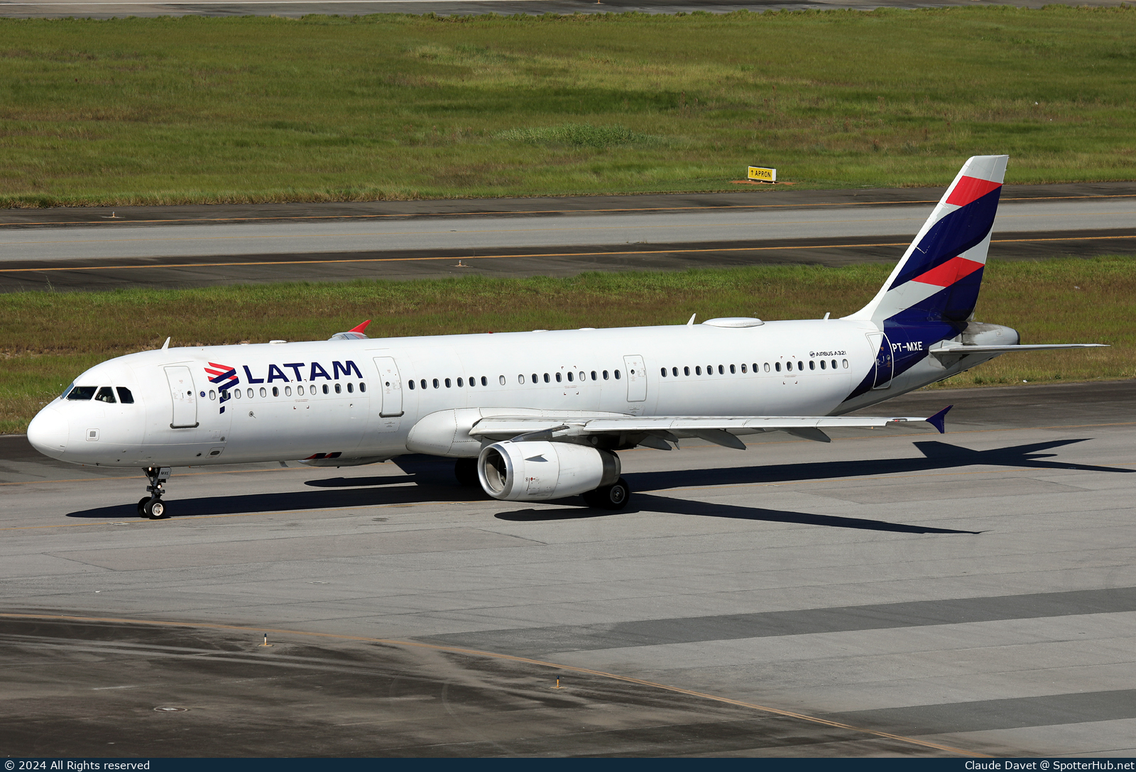 Photo of PT-MXE - Airbus A321-231 operated by LATAM Airlines Brasil