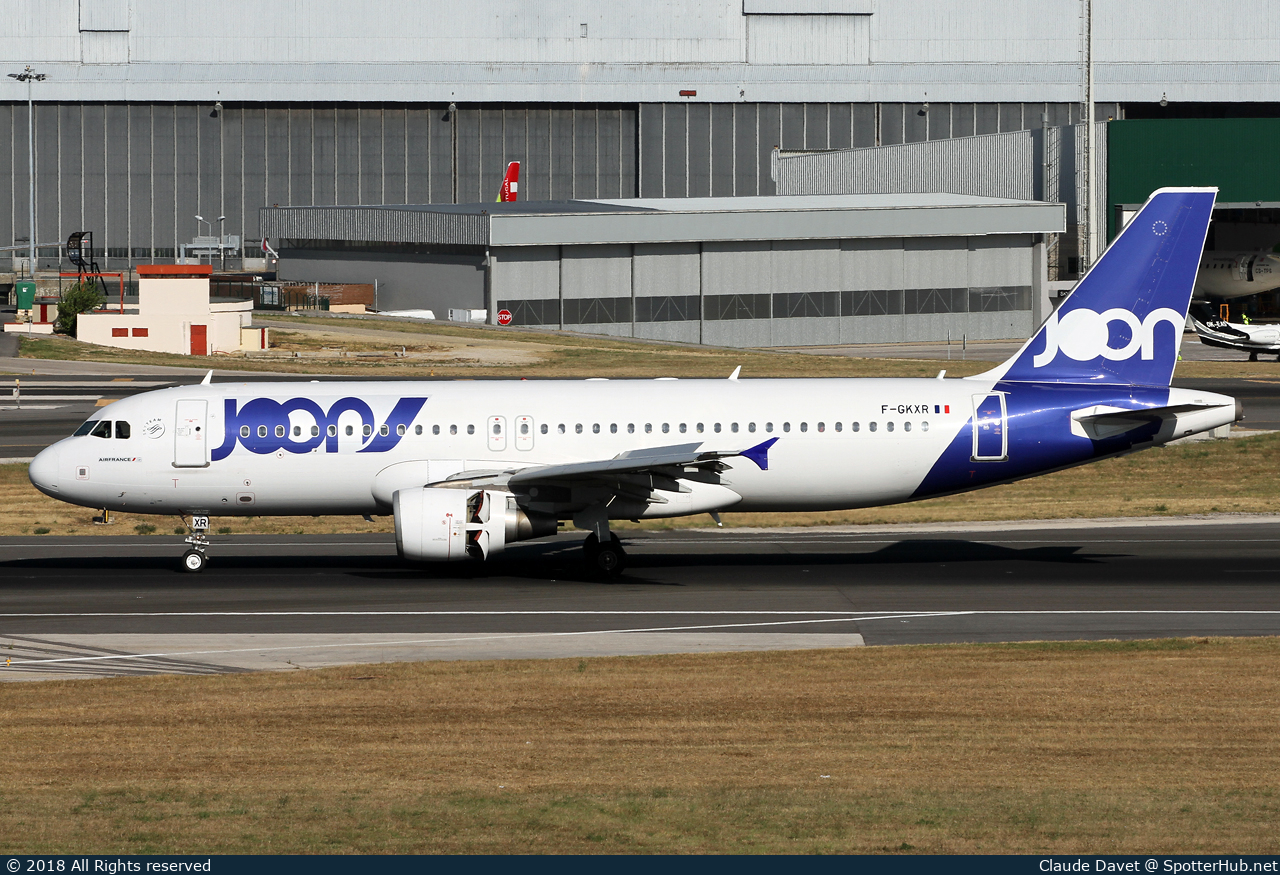 Photo of F-GKXR - Airbus A320-214 operated by Joon