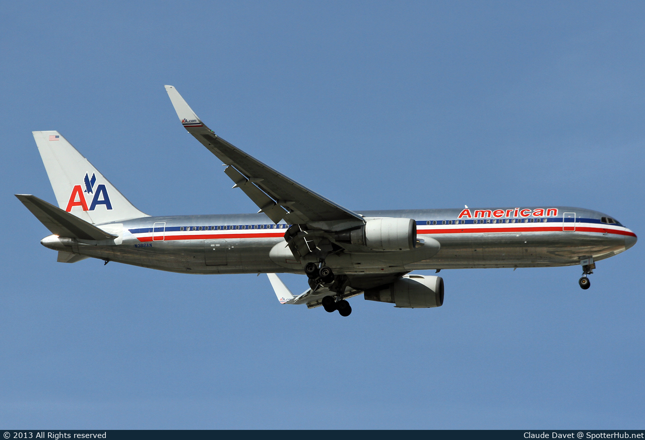 Photo of N382AN - Boeing 767-323(ER) operated by American Airlines