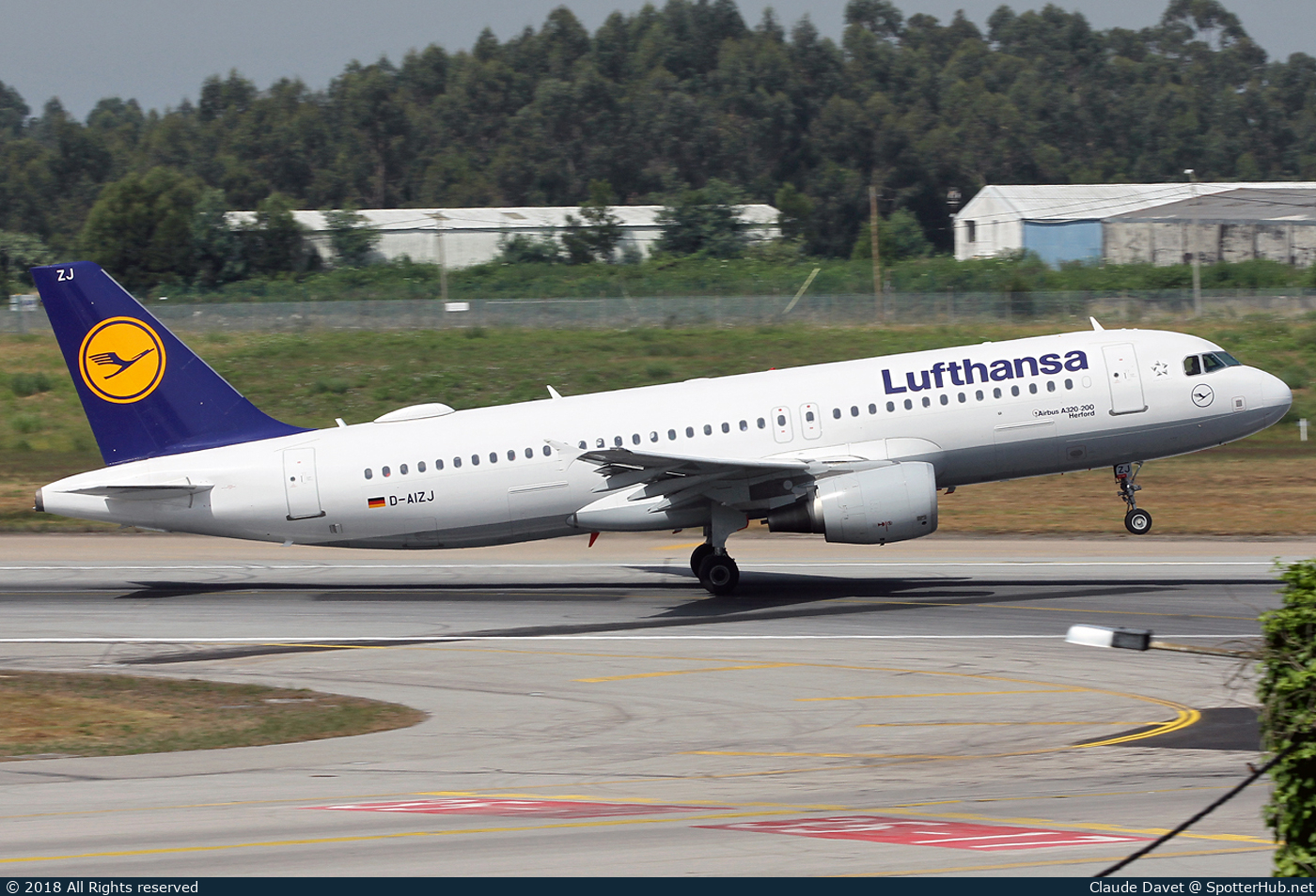 Photo of D-AIZJ - Airbus A320-214 operated by Lufthansa