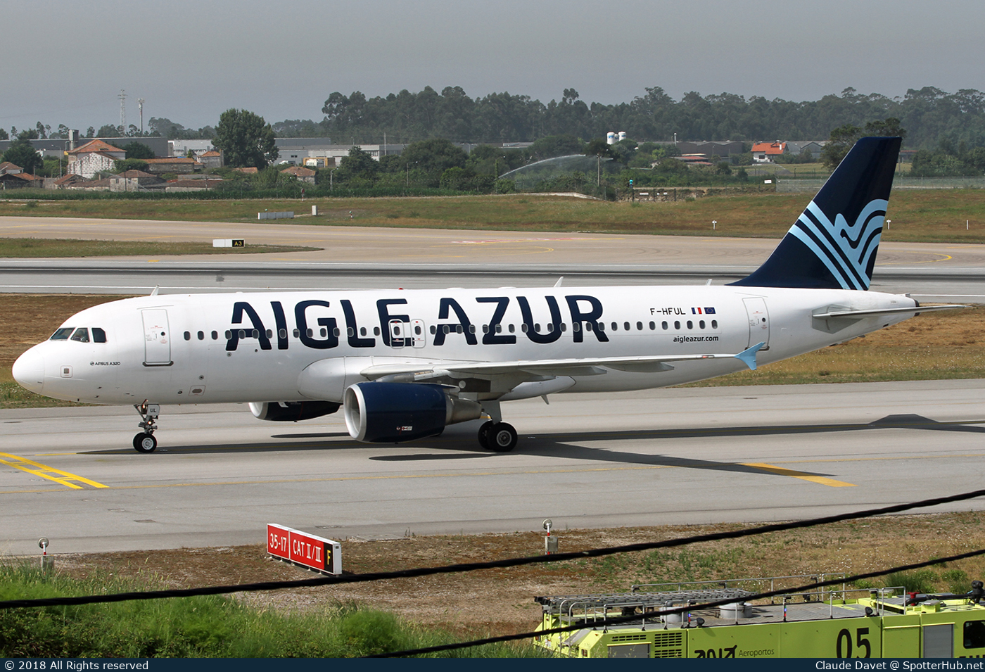 Photo of F-HFUL - Airbus A320-214 operated by Aigle Azur