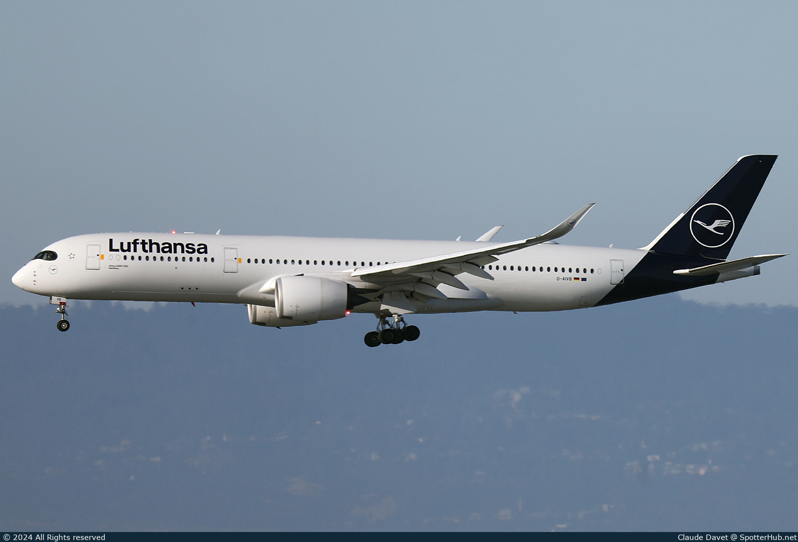 Photo of D-AIVB - Airbus A350-941 operated by Lufthansa