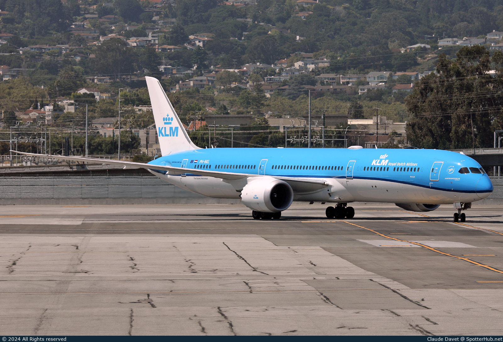 Photo of PH-BKL - Boeing 787-10 Dreamliner operated by KLM Royal Dutch Airlines