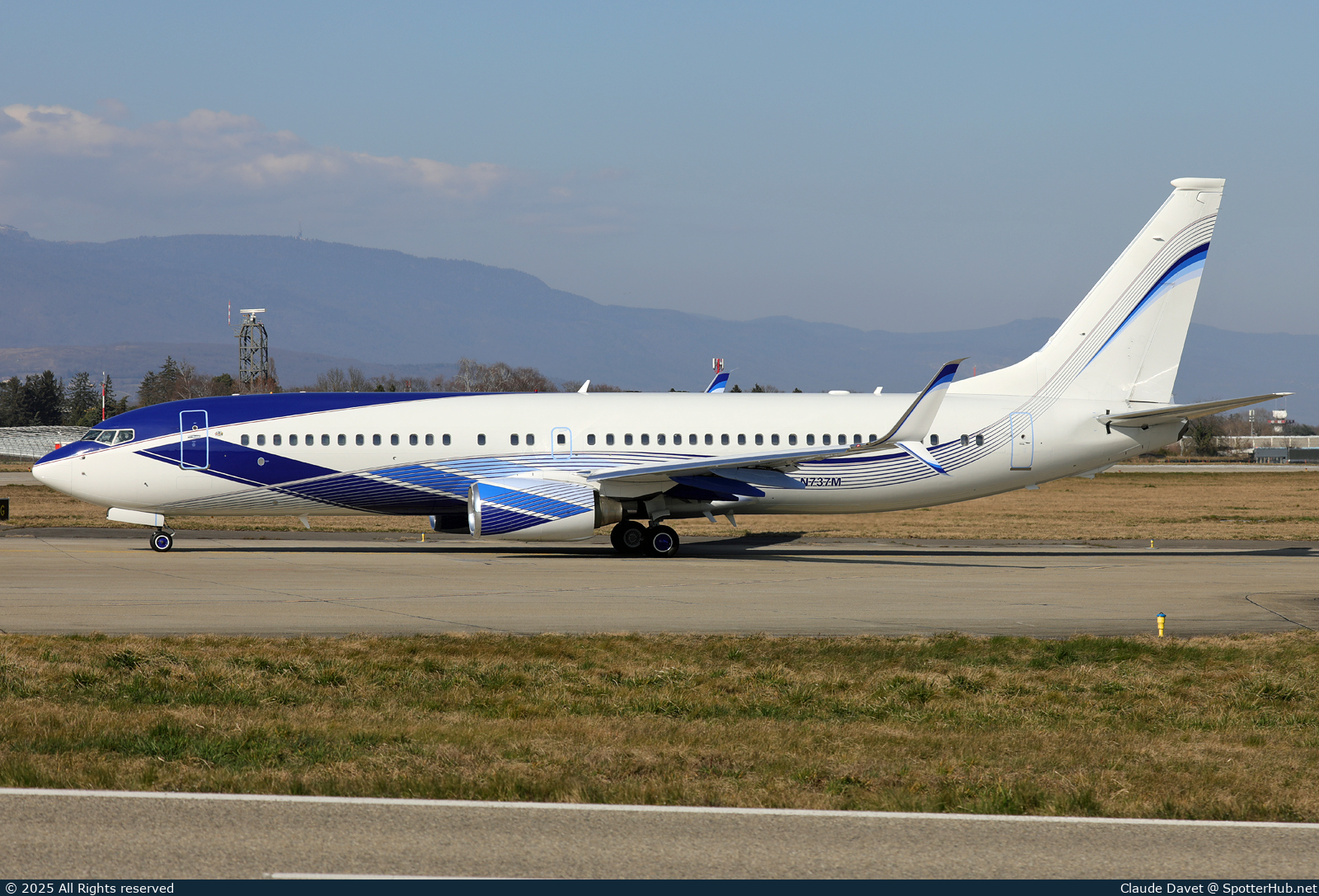 Photo of N737M - Boeing 737-8EQ(BBJ2) operated by EIE Eagle Inc.