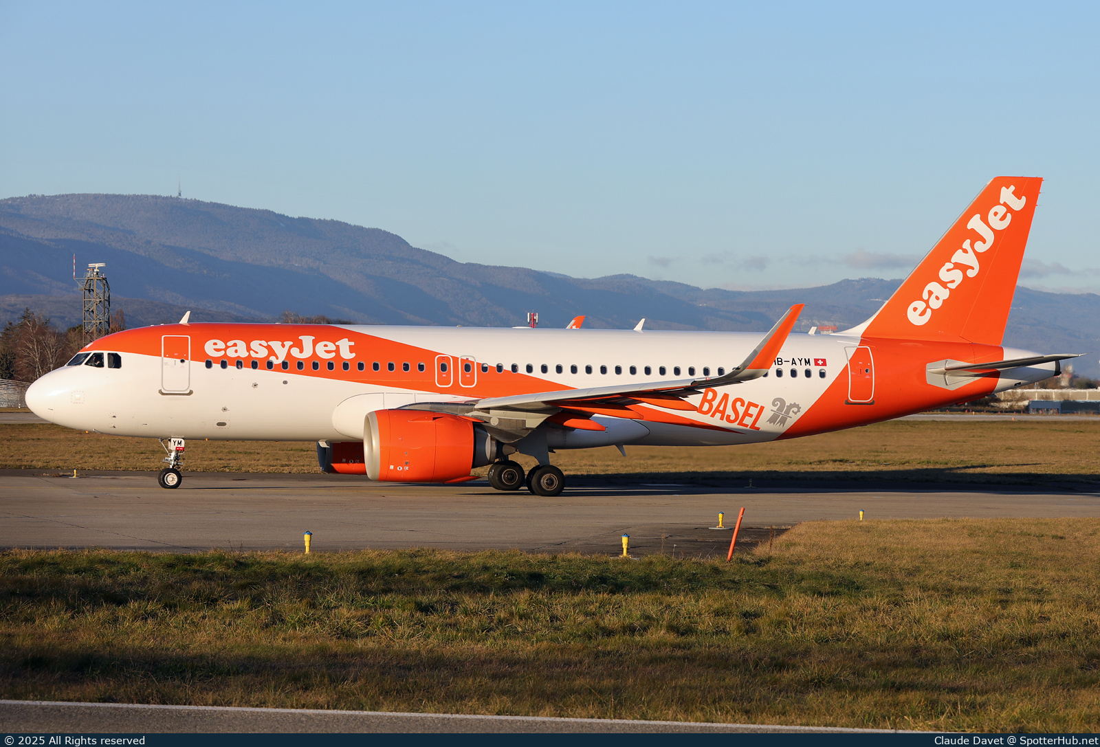 Photo of HB-AYM - Airbus A320-251N operated by easyJet Switzerland