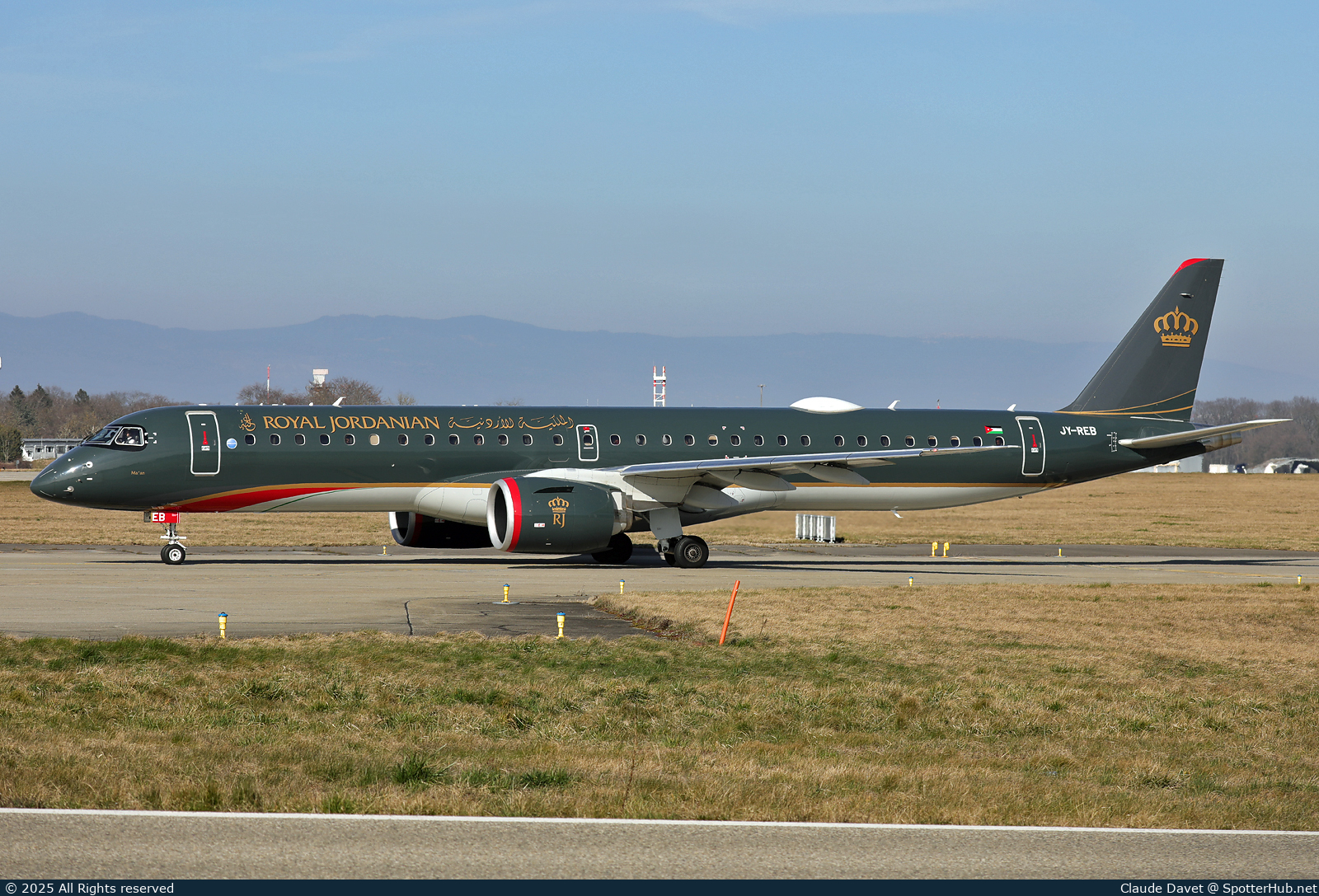 Photo of JY-REB - Embraer ERJ-195-E2 operated by Royal Jordanian Airlines