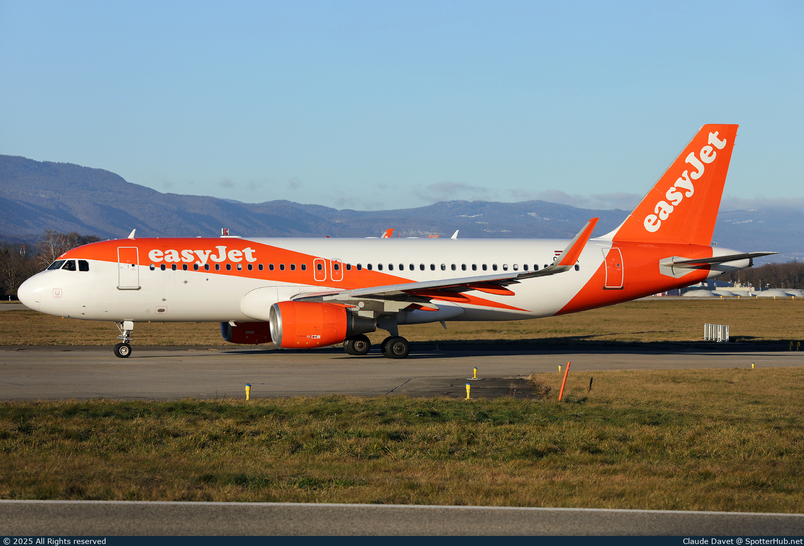 Photo of OE-IDX - Airbus A320-214 operated by easyJet Europe