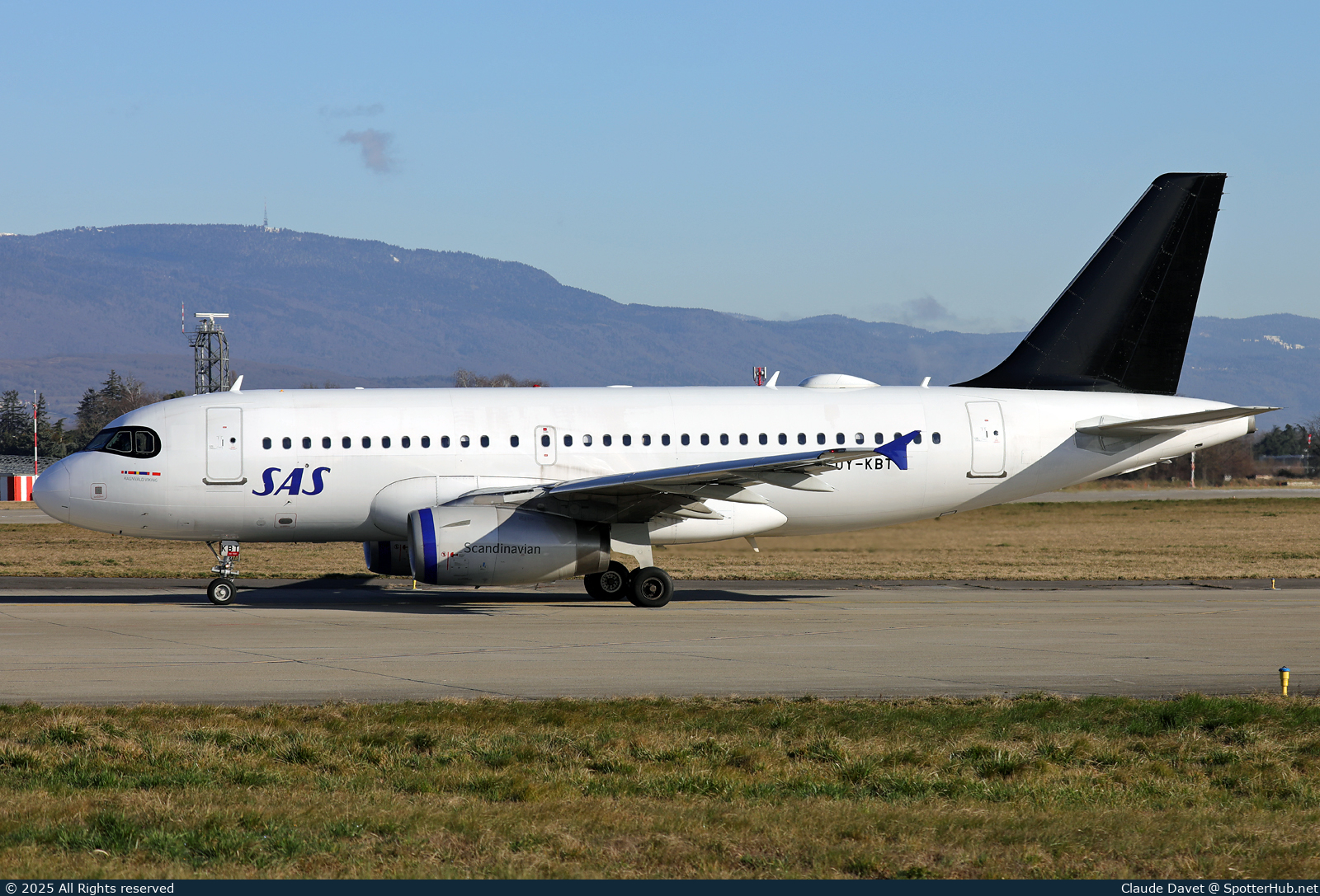 Photo of OY-KBT - Airbus A319-131 operated by SAS Scandinavian Airlines