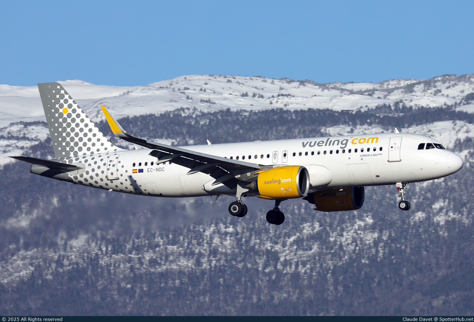 Photo of EC-NDC - Airbus A320-271N operated by Vueling