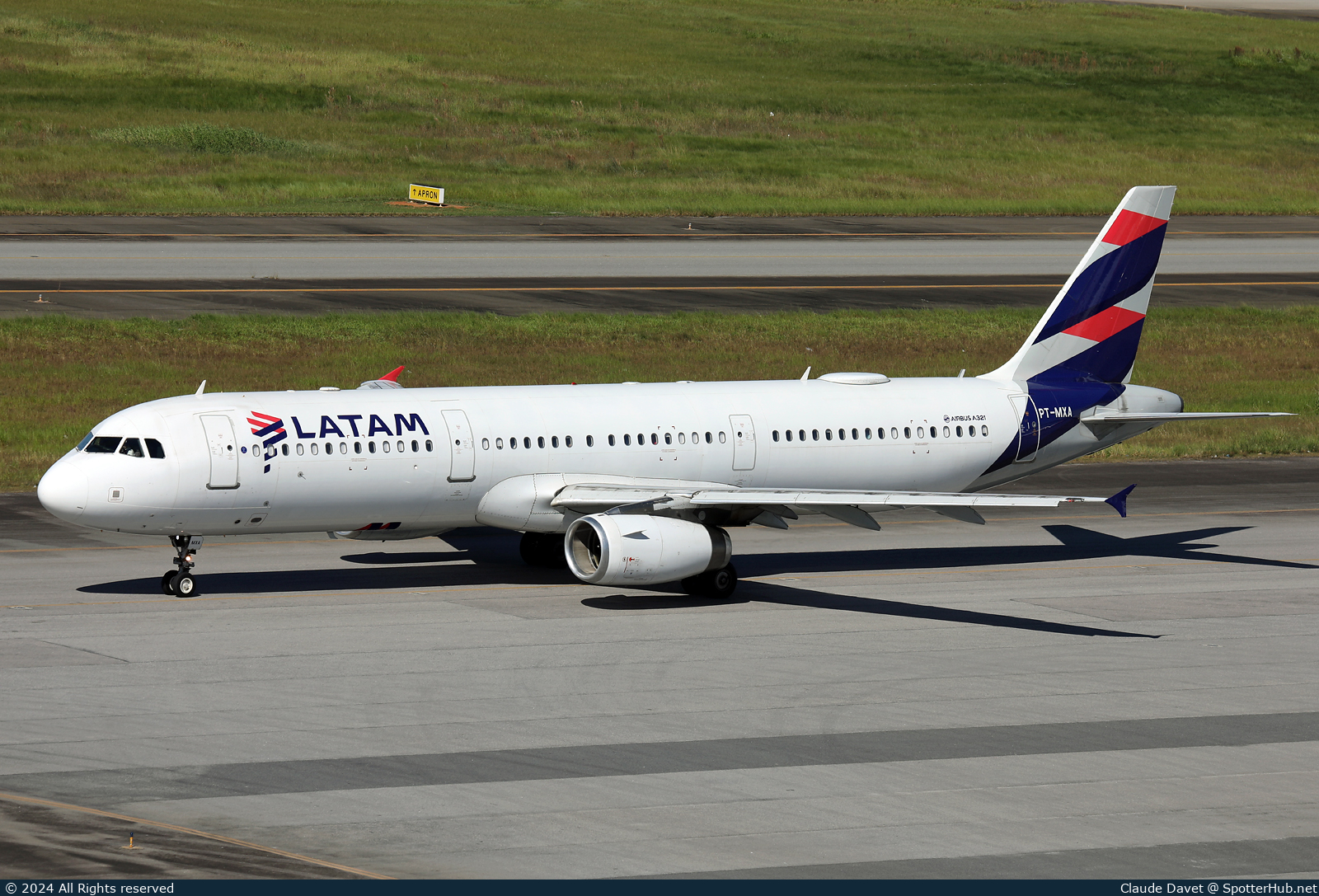 Photo of PT-MXA - Airbus A321-231 operated by LATAM Airlines Brasil