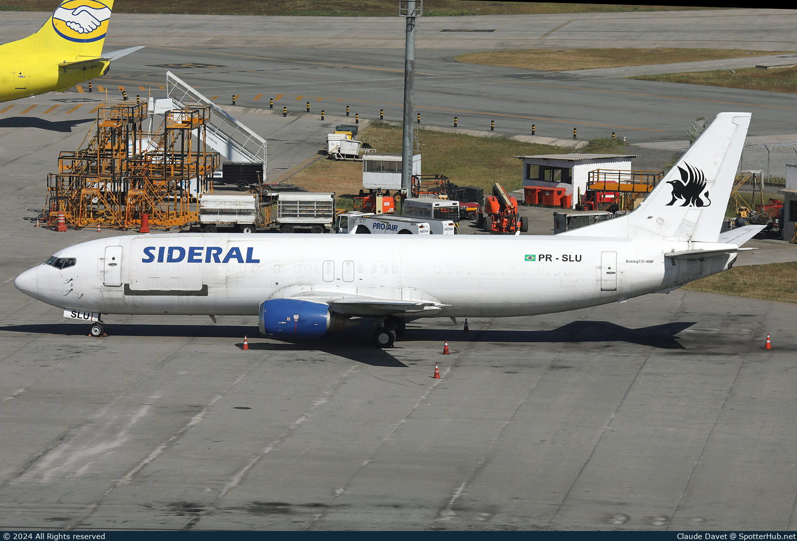 Photo of PR-SLU - Boeing 737-4Y0(SF) operated by Sideral Linhas Aéreas