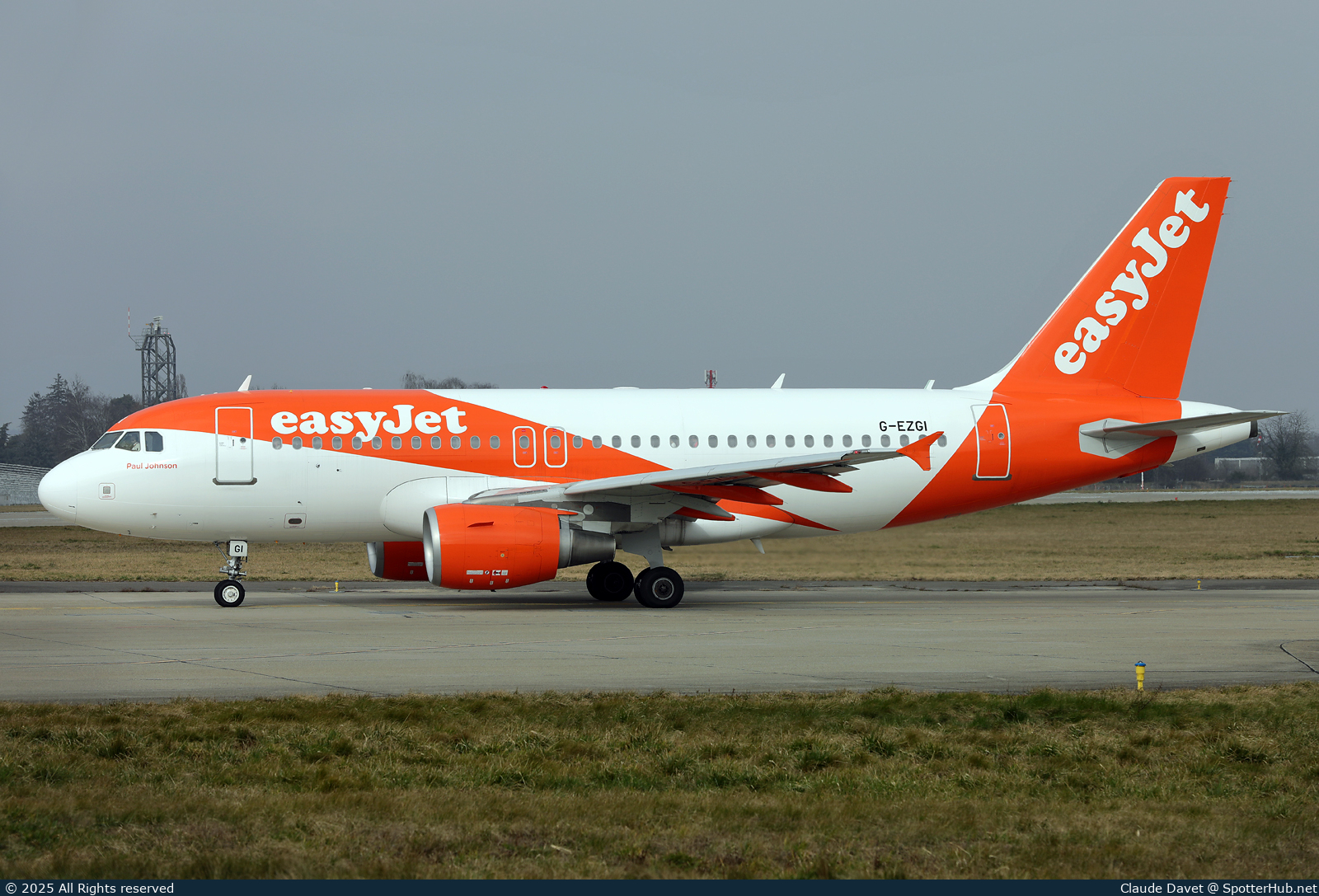 Photo of G-EZGI - Airbus A319-111 operated by easyJet