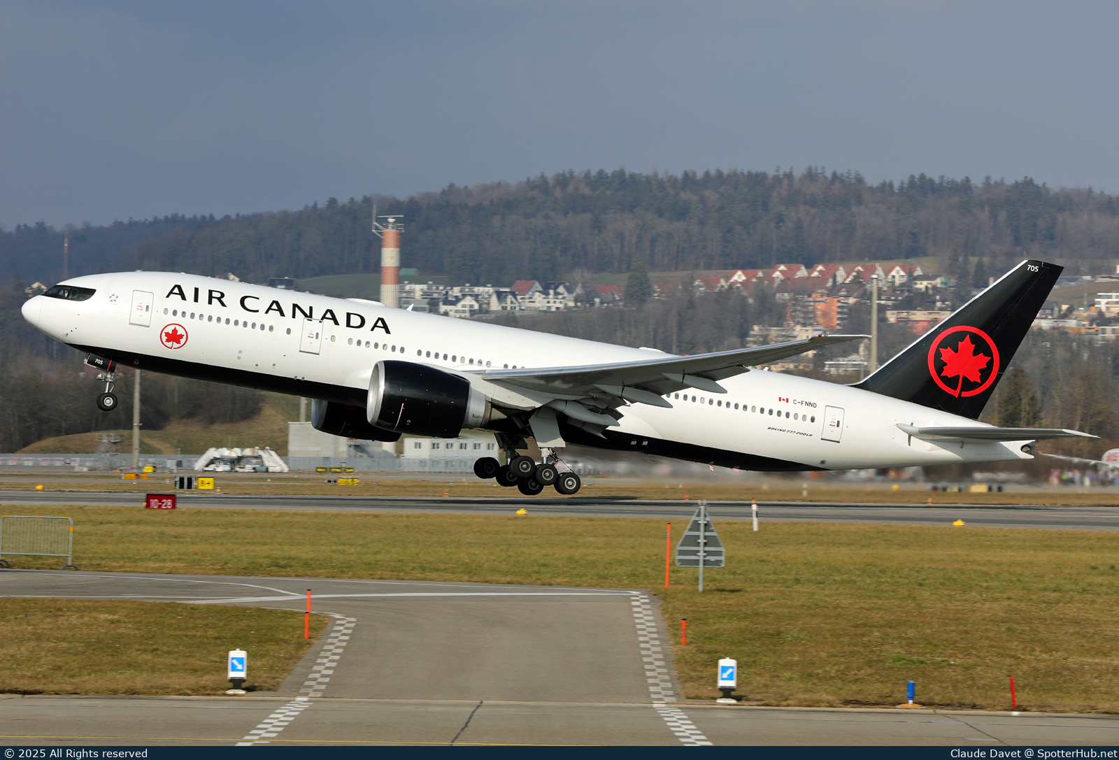 Photo of C-FNND - Boeing 777-233(LR) operated by Air Canada