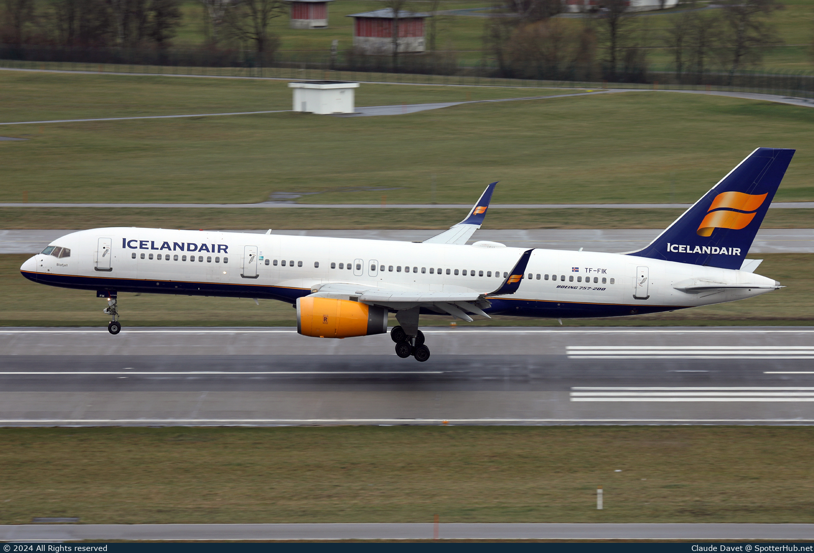 Photo of TF-FIK - Boeing 757-256 operated by Icelandair