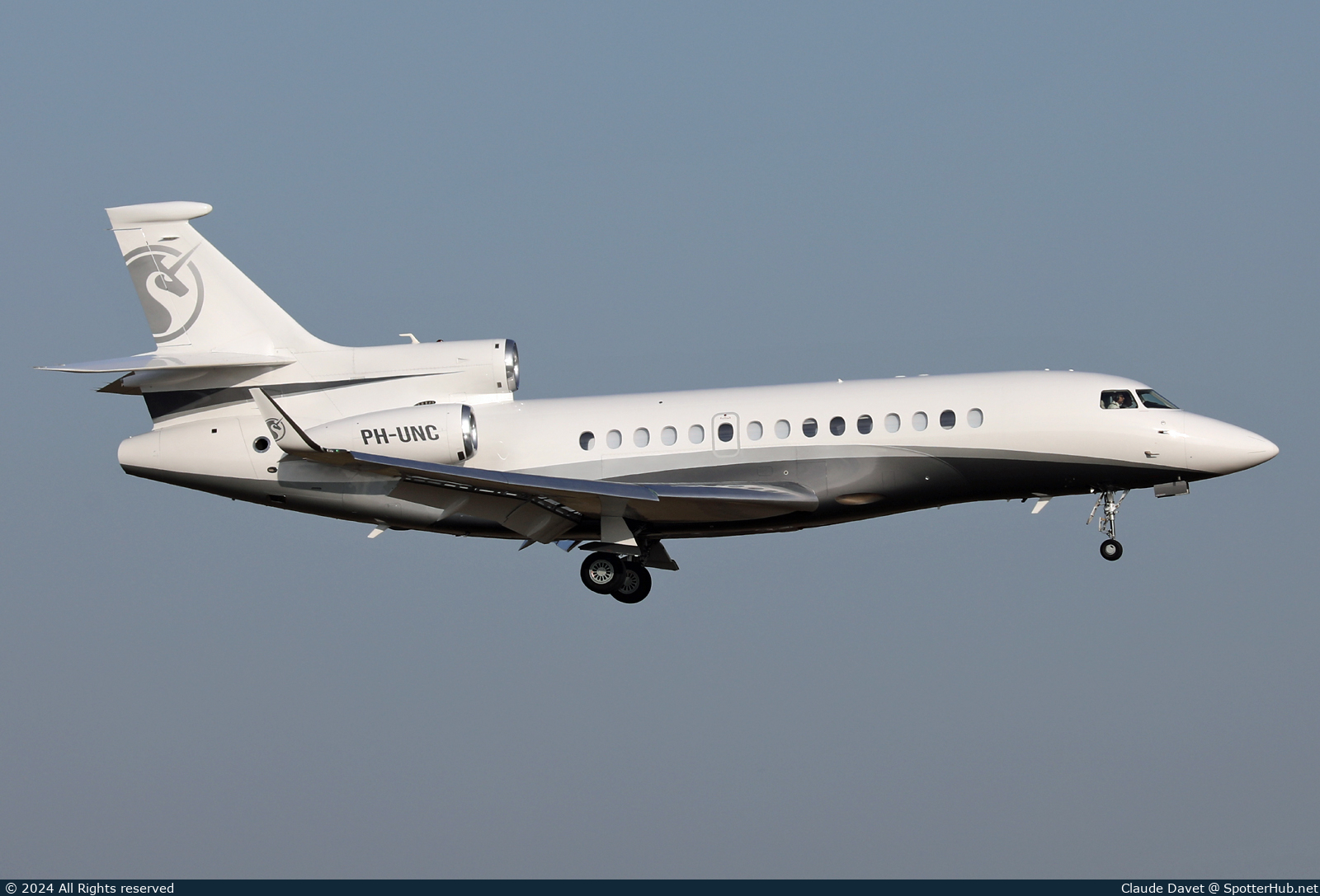 Photo of PH-UNC - Dassault Falcon 7X operated by JetNetherlands