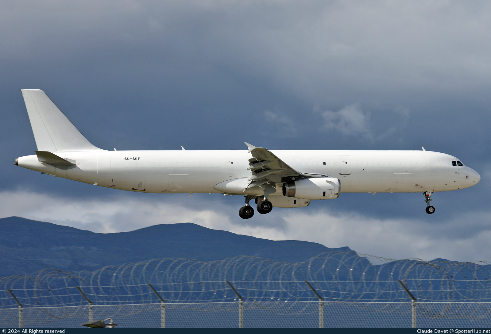Photo of SU-SKF - Airbus A321-231(P2F) operated by Sky Vision Airlines
