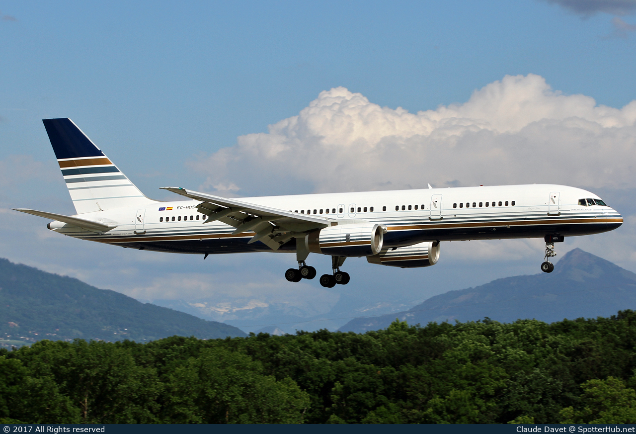Photo of EC-HDS - Boeing 757-256 operated by Privilege Style