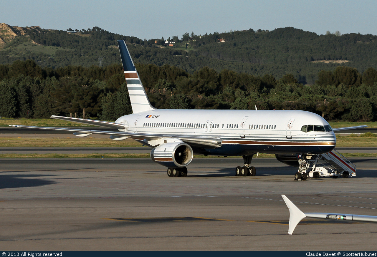 Photo of EC-ISY - Boeing 757-256 operated by Jet2 (opb Privilege Style)