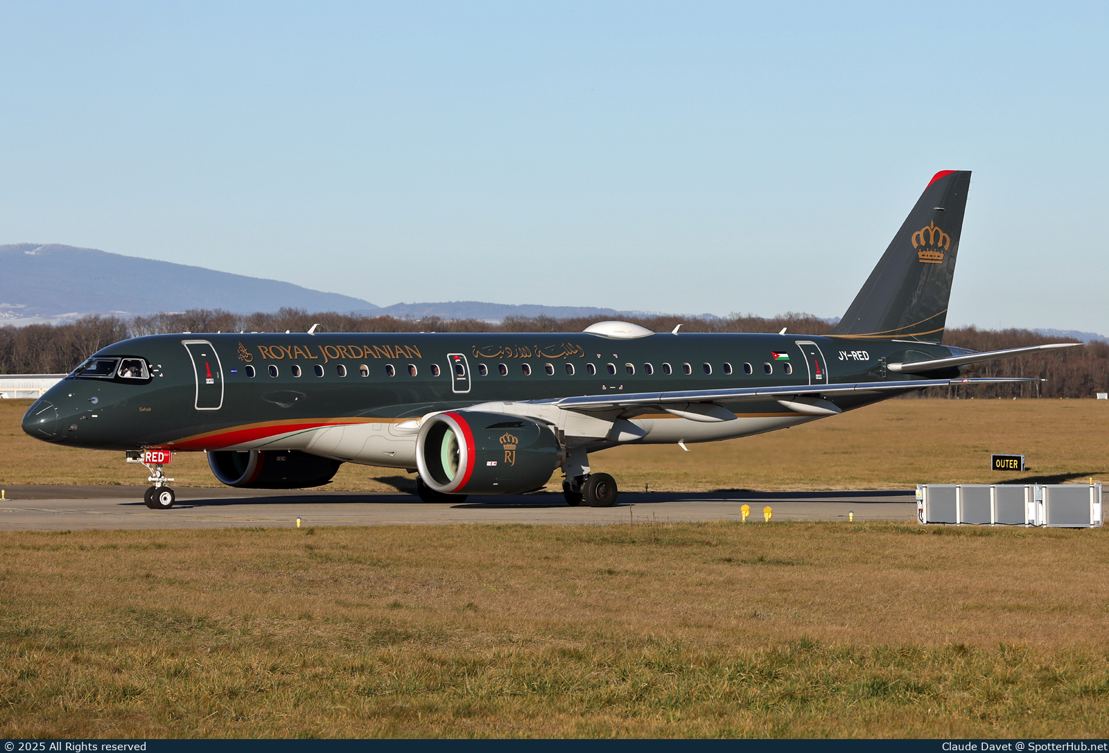 Photo of JY-RED - Embraer ERJ-190-E2 operated by Royal Jordanian Airlines