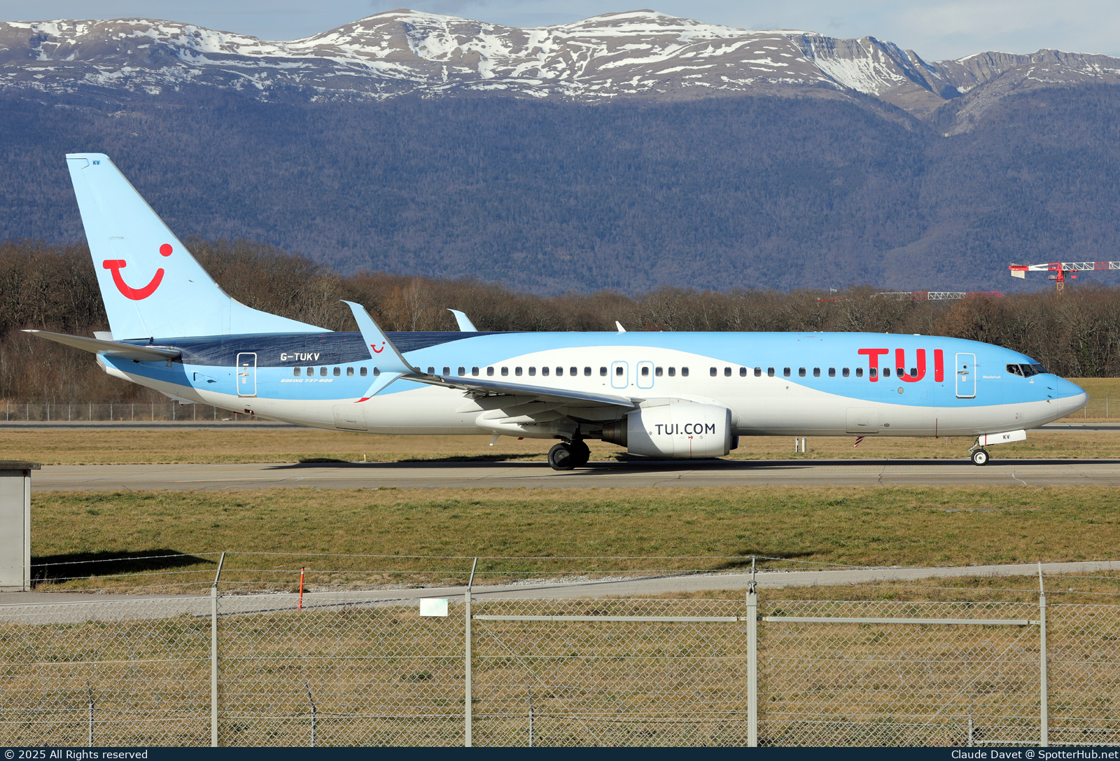 Photo of G-TUKV - Boeing 737-8K5 operated by TUI Airways