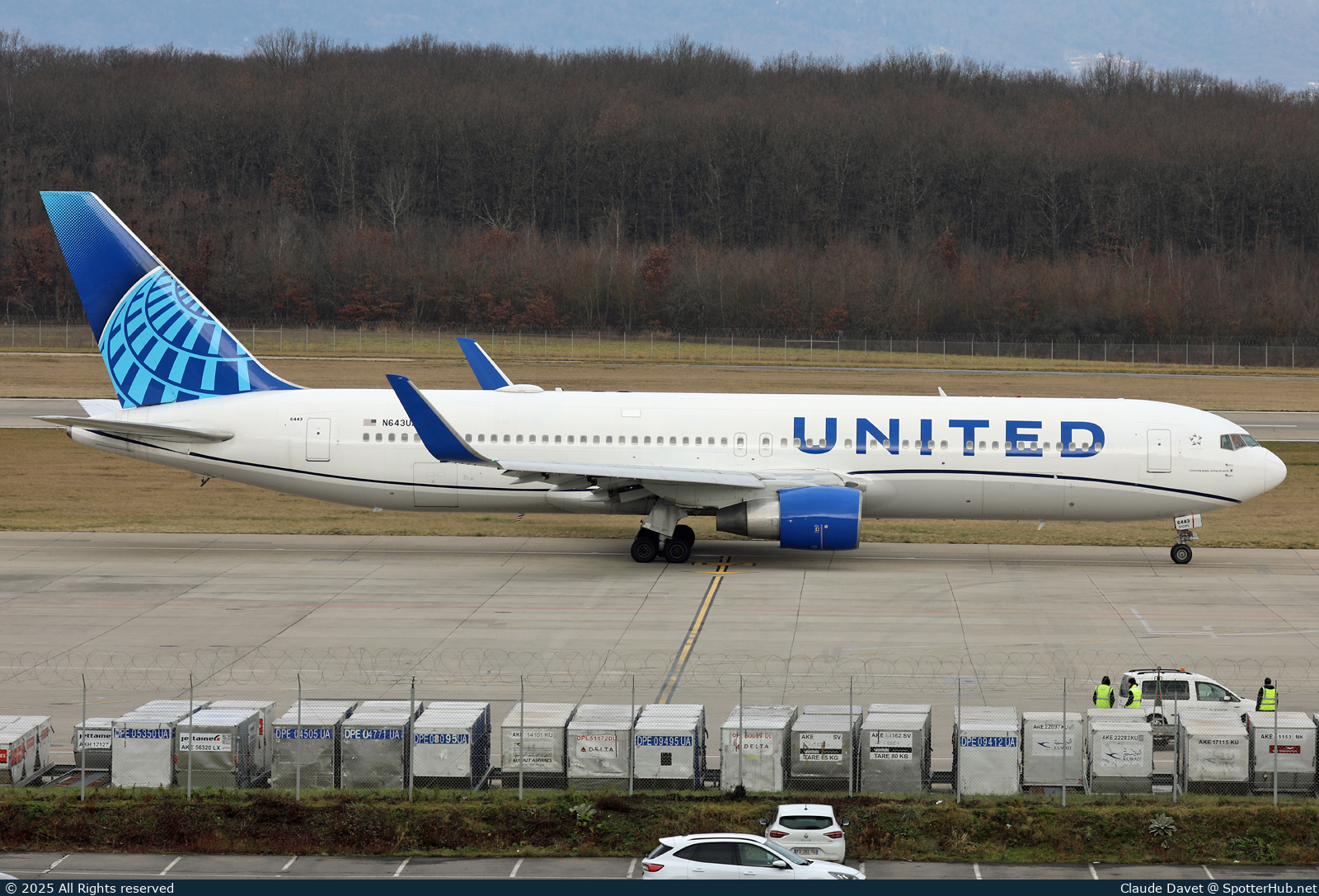 Photo of N643UA - Boeing 767-322(ER) operated by United Airlines