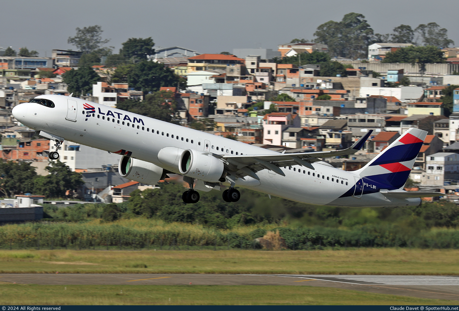 Photo of PS-LBI - Airbus A321-271NX operated by LATAM Airlines Brasil