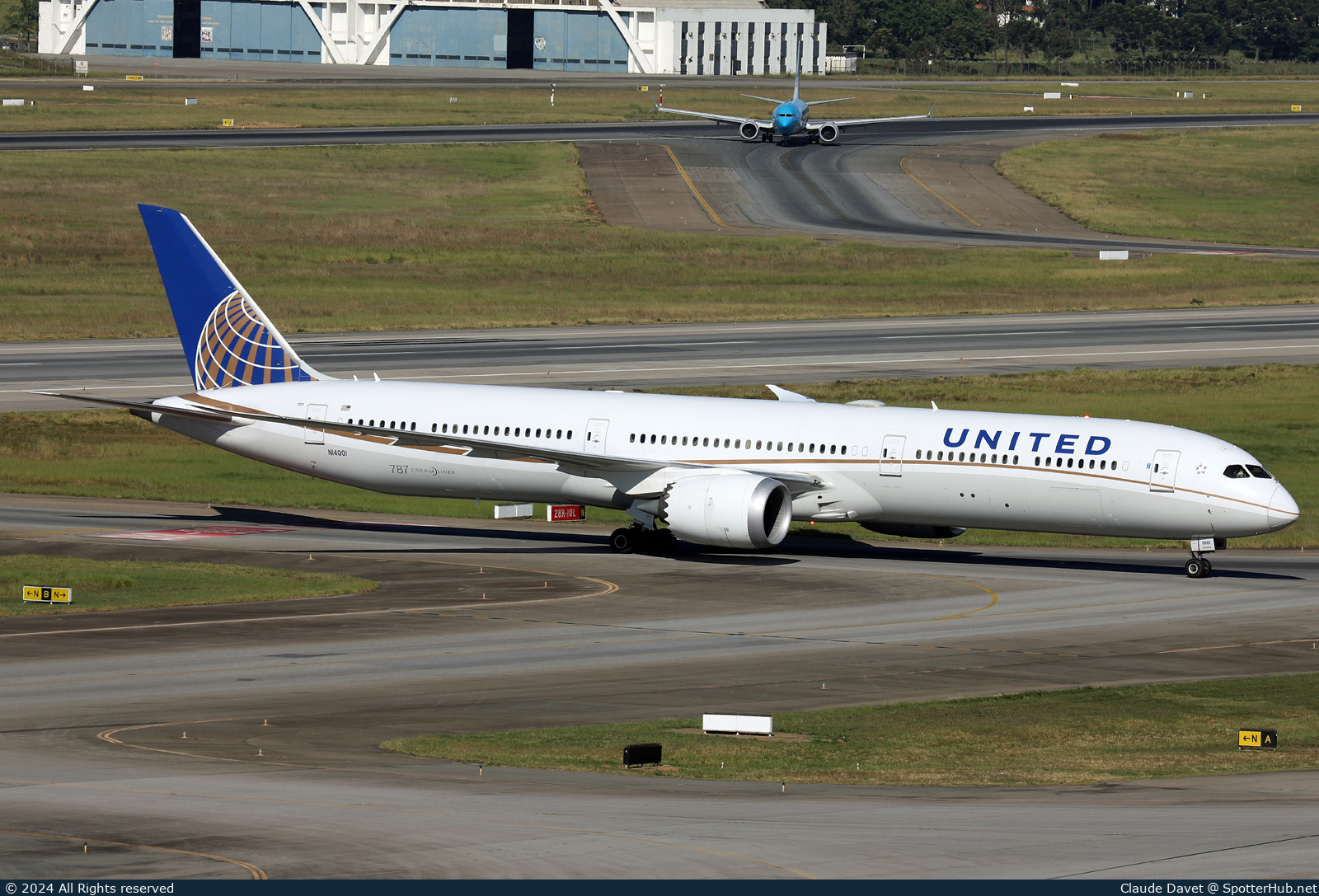 Photo of N14001 - Boeing 787-10 Dreamliner operated by United Airlines