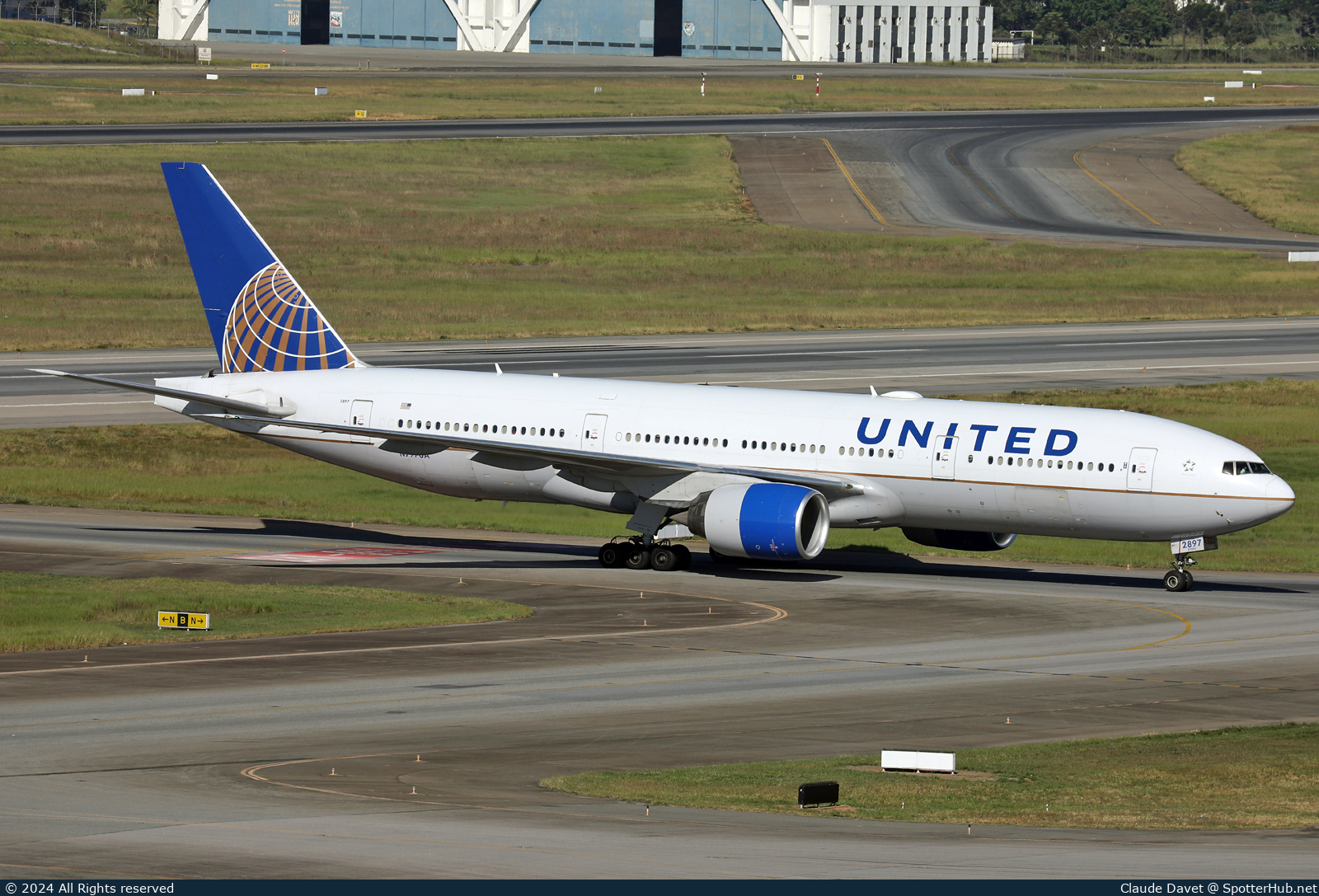 Photo of N797UA - Boeing 777-222(ER) operated by United Airlines