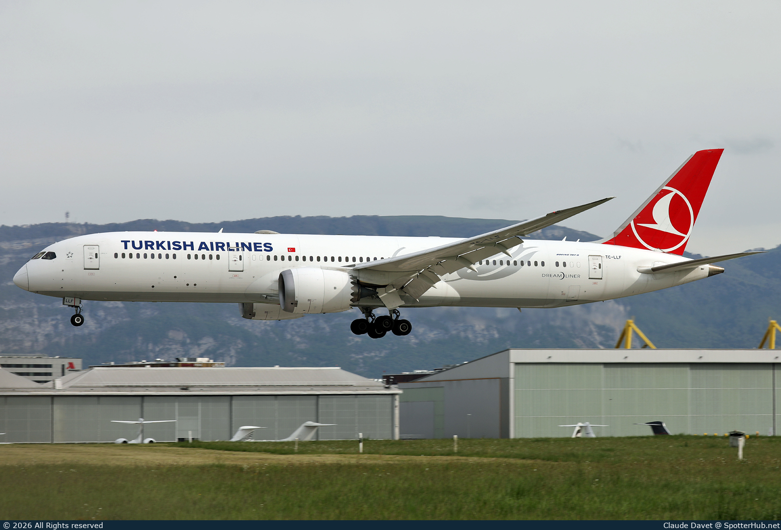 Photo of TC-LLF - Boeing 787-9 Dreamliner operated by Turkish Airlines