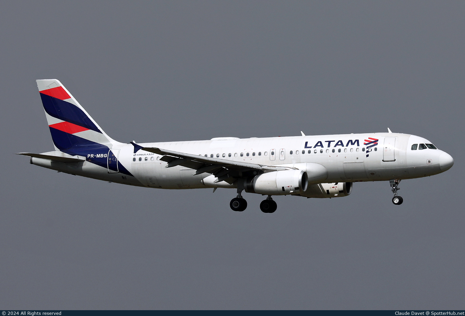 Photo of PR-MBG - Airbus A320-232 operated by LATAM Airlines Brasil