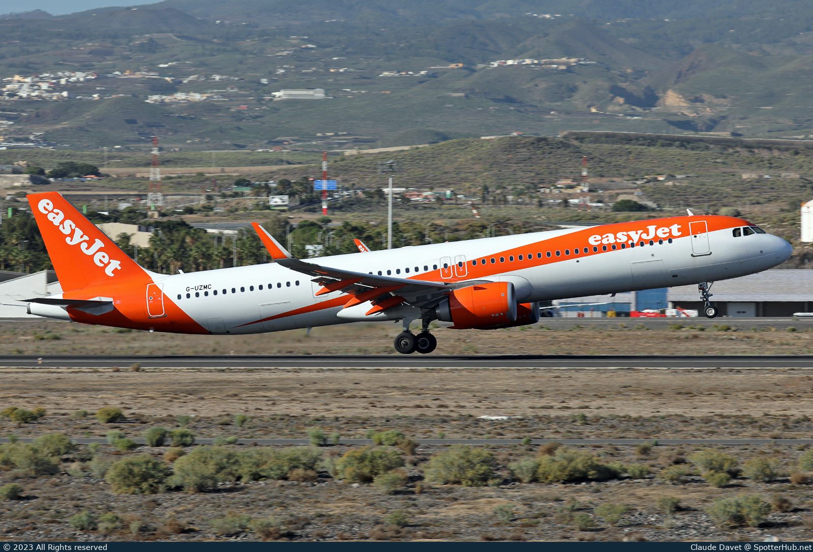 Photo of G-UZMC - Airbus A321-251NX operated by easyJet