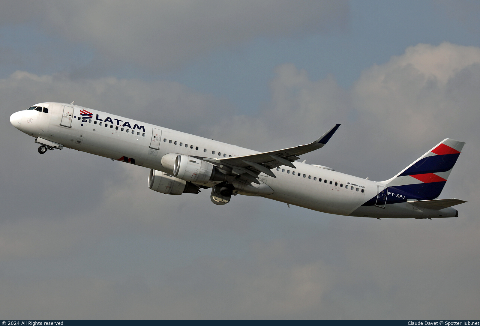 Photo of PT-XPJ - Airbus A321-211 operated by LATAM Airlines Brasil