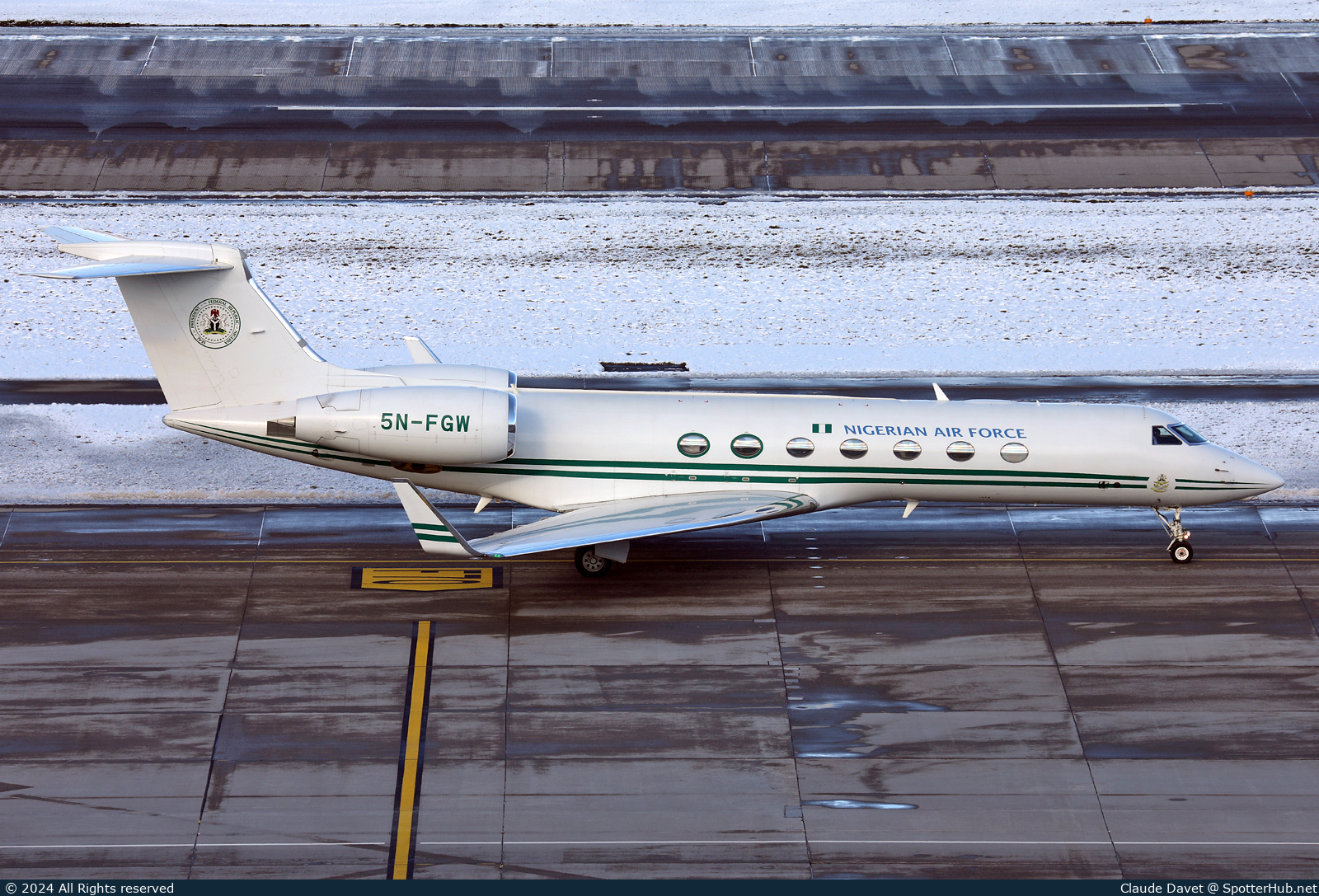 Photo of 5N-FGW - Gulfstream GV-SP (G550) operated by Nigerian Air Force