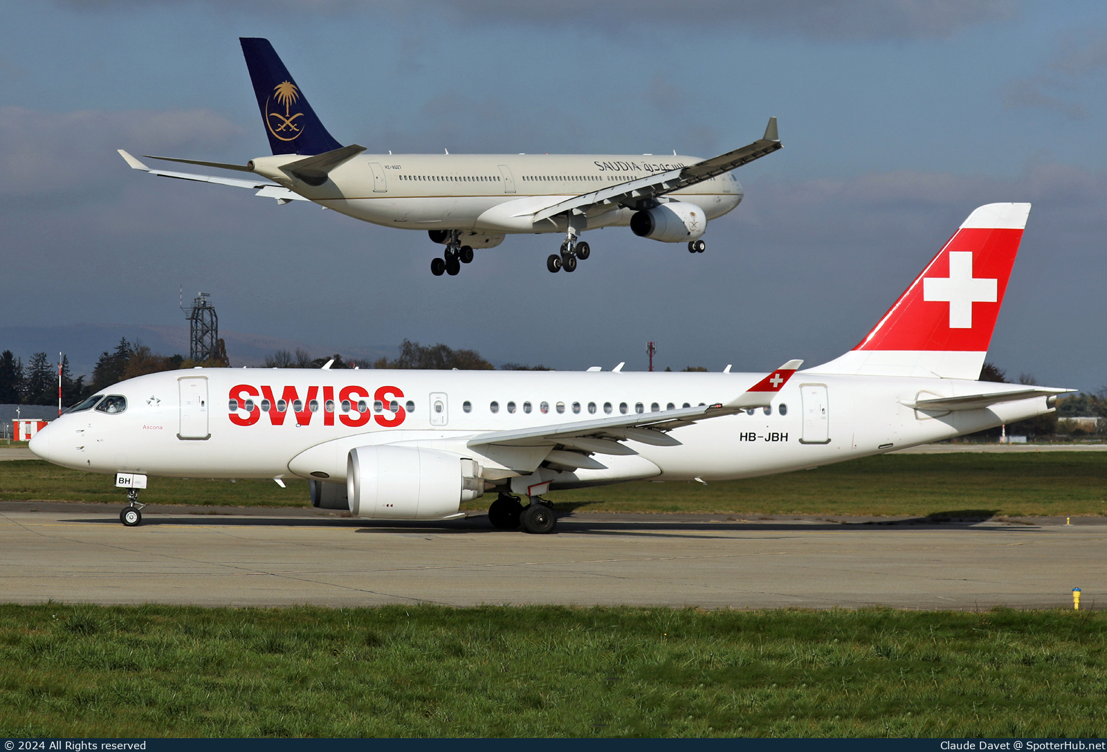Photo of HB-JBH - Airbus A220-100 operated by Swiss International Air Lines