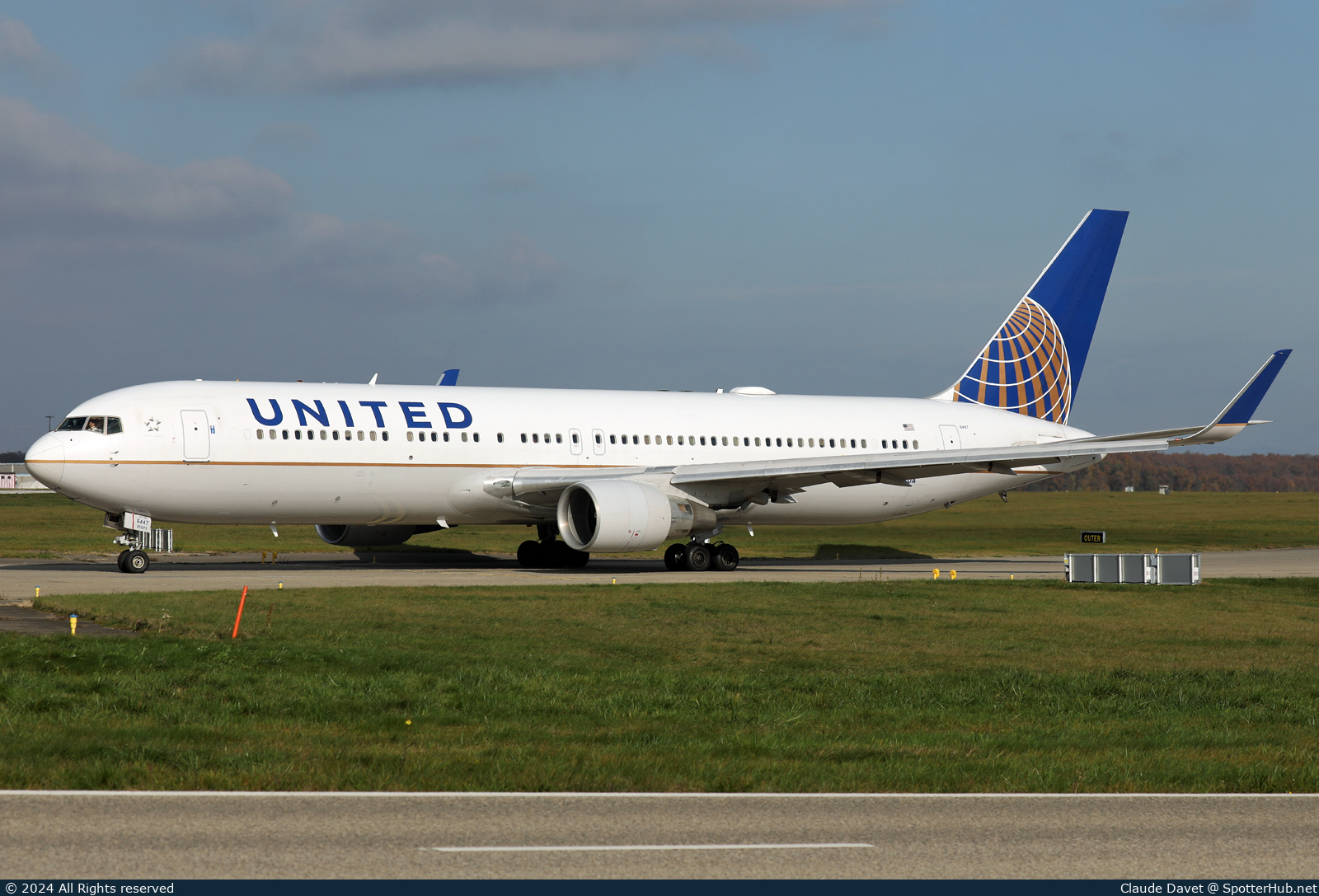 Photo of N647UA - Boeing 767-322(ER) operated by United Airlines